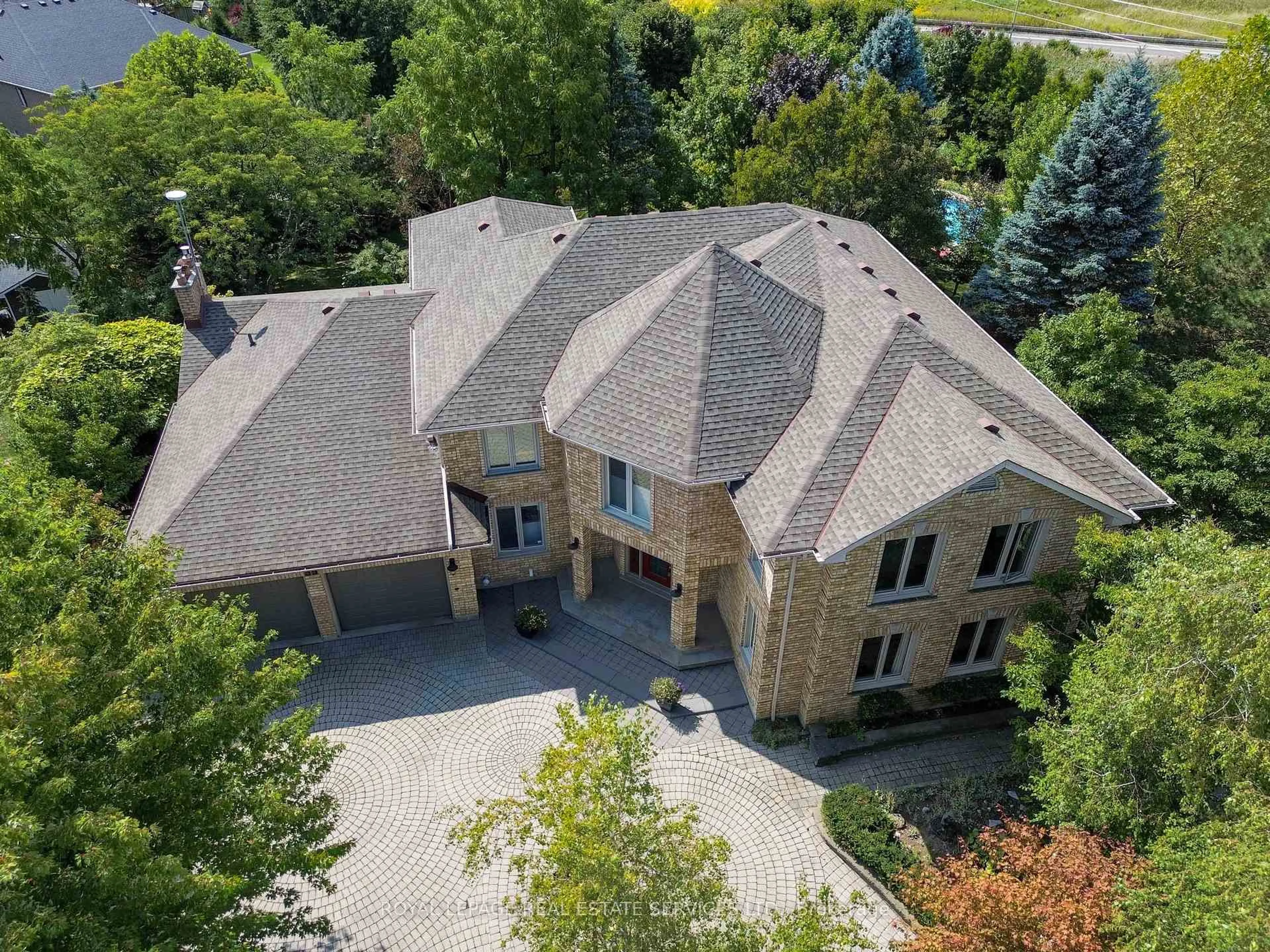 A pic from outside/outdoor area/front of a property/back of a property/a pic from drone, unknown for 59 Elodia Crt, Hamilton Ontario L9C 7R2