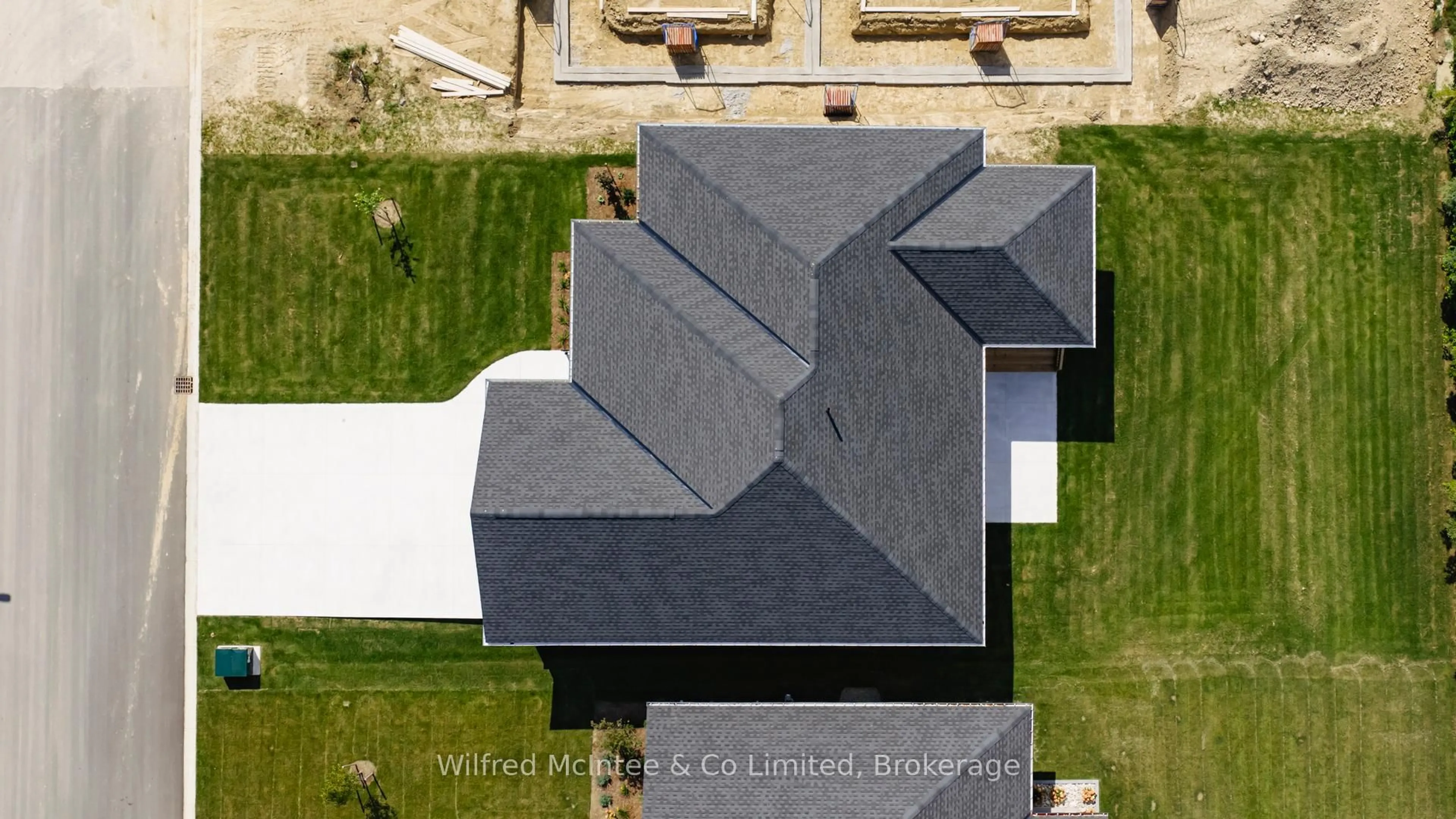 A pic from outside/outdoor area/front of a property/back of a property/a pic from drone, building for 105 Devinwood Ave, Brockton Ontario N0G 2V0