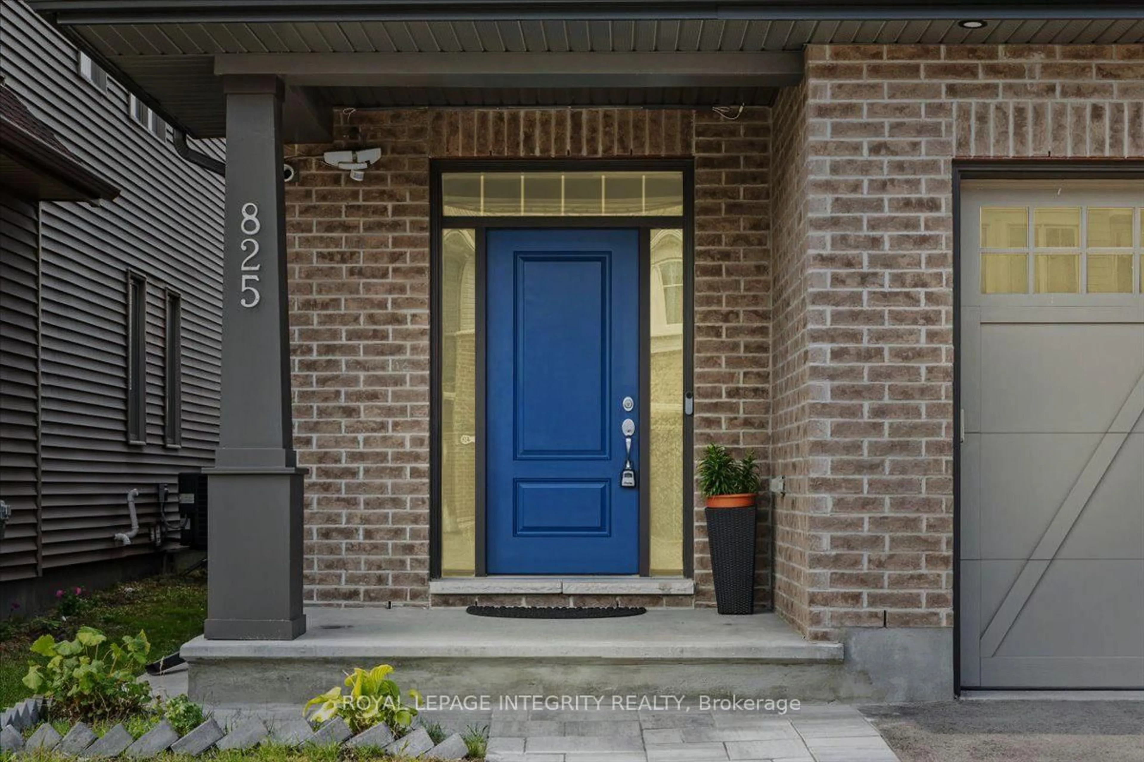 Unknown for 825 Indica St, Ottawa Ontario K2S 2J8