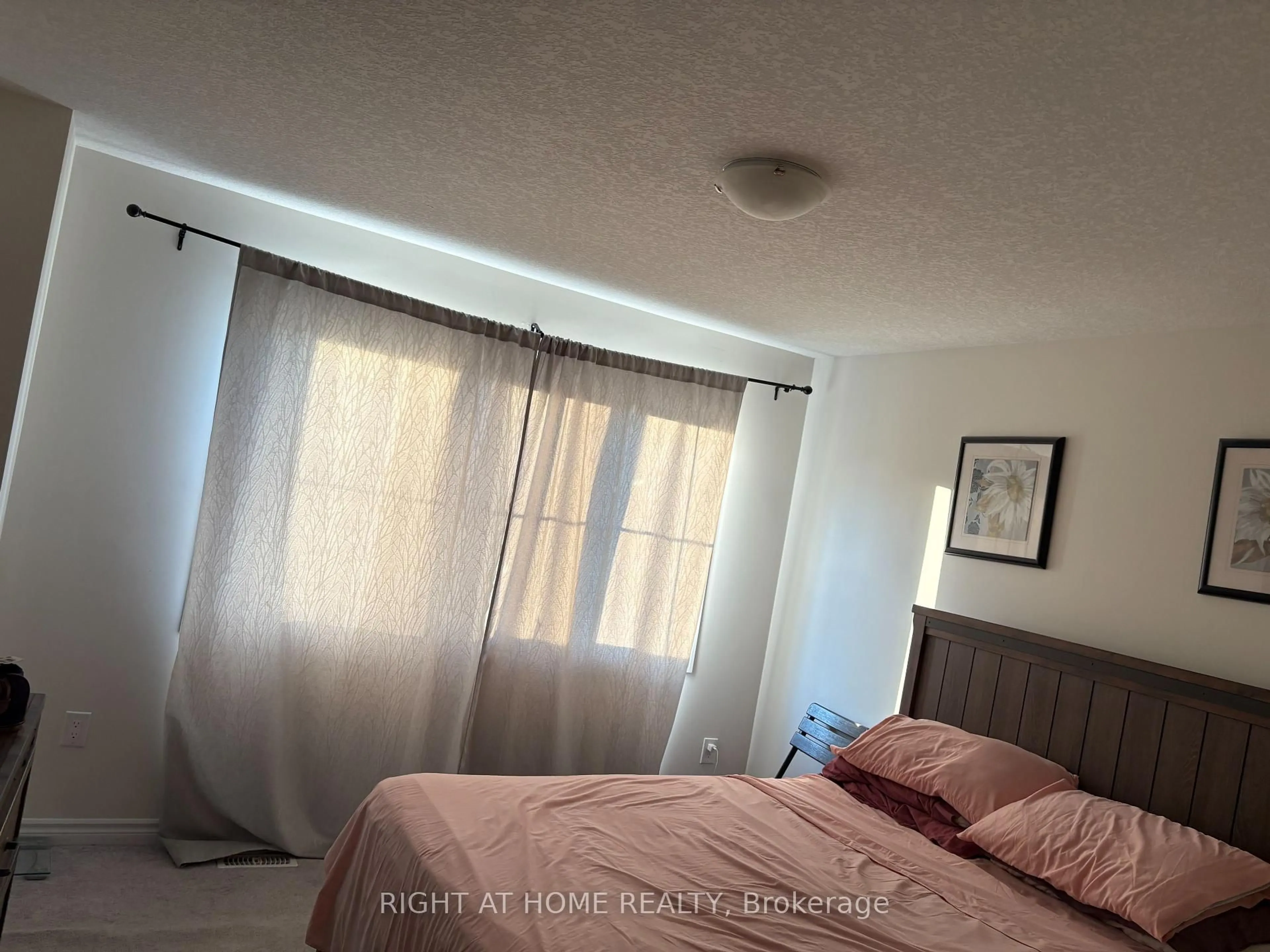 A pic of a room for 121 Scarletwood St, Hamilton Ontario L8J 0K8