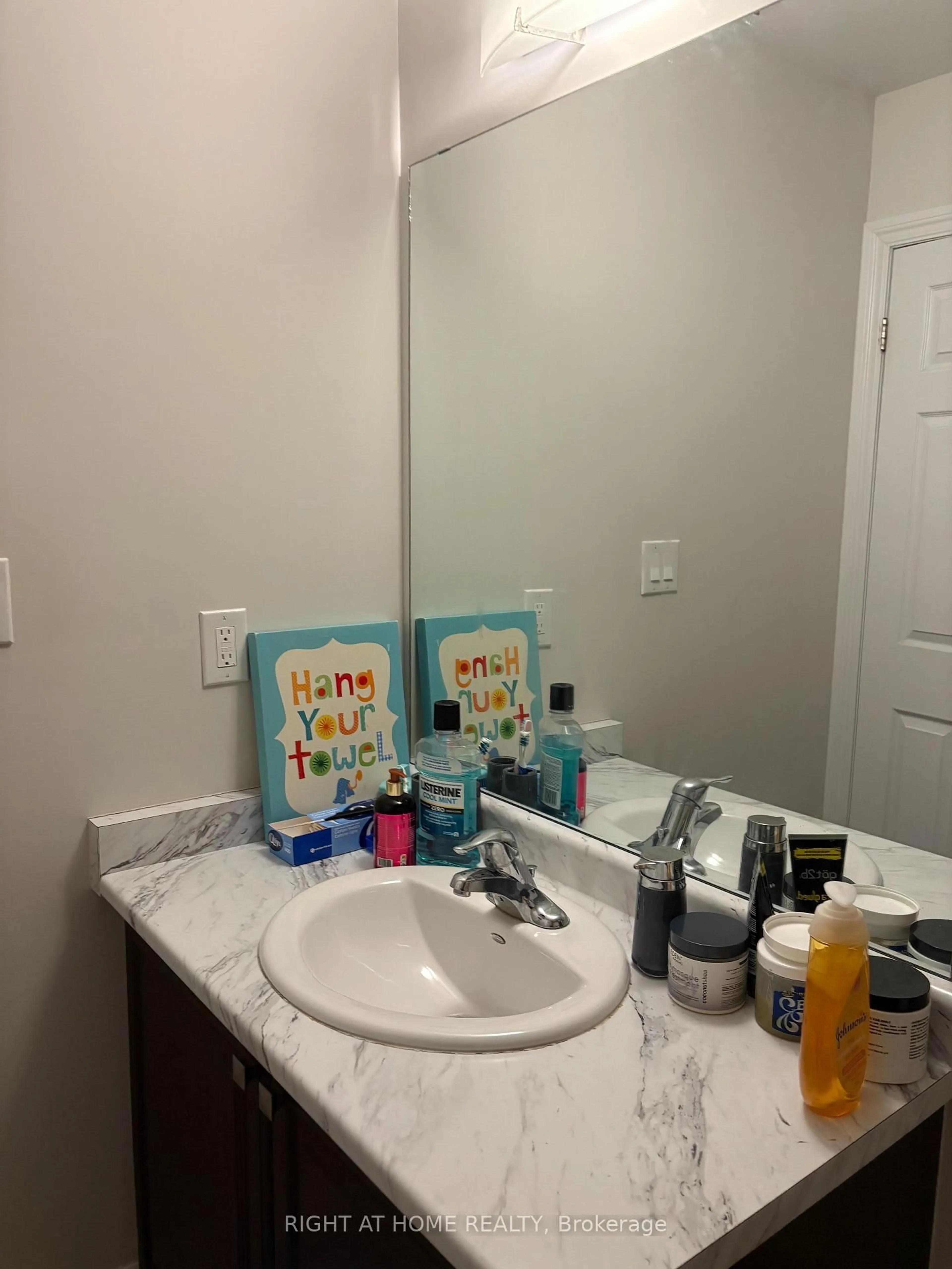 Standard bathroom, unknown for 121 Scarletwood St, Hamilton Ontario L8J 0K8