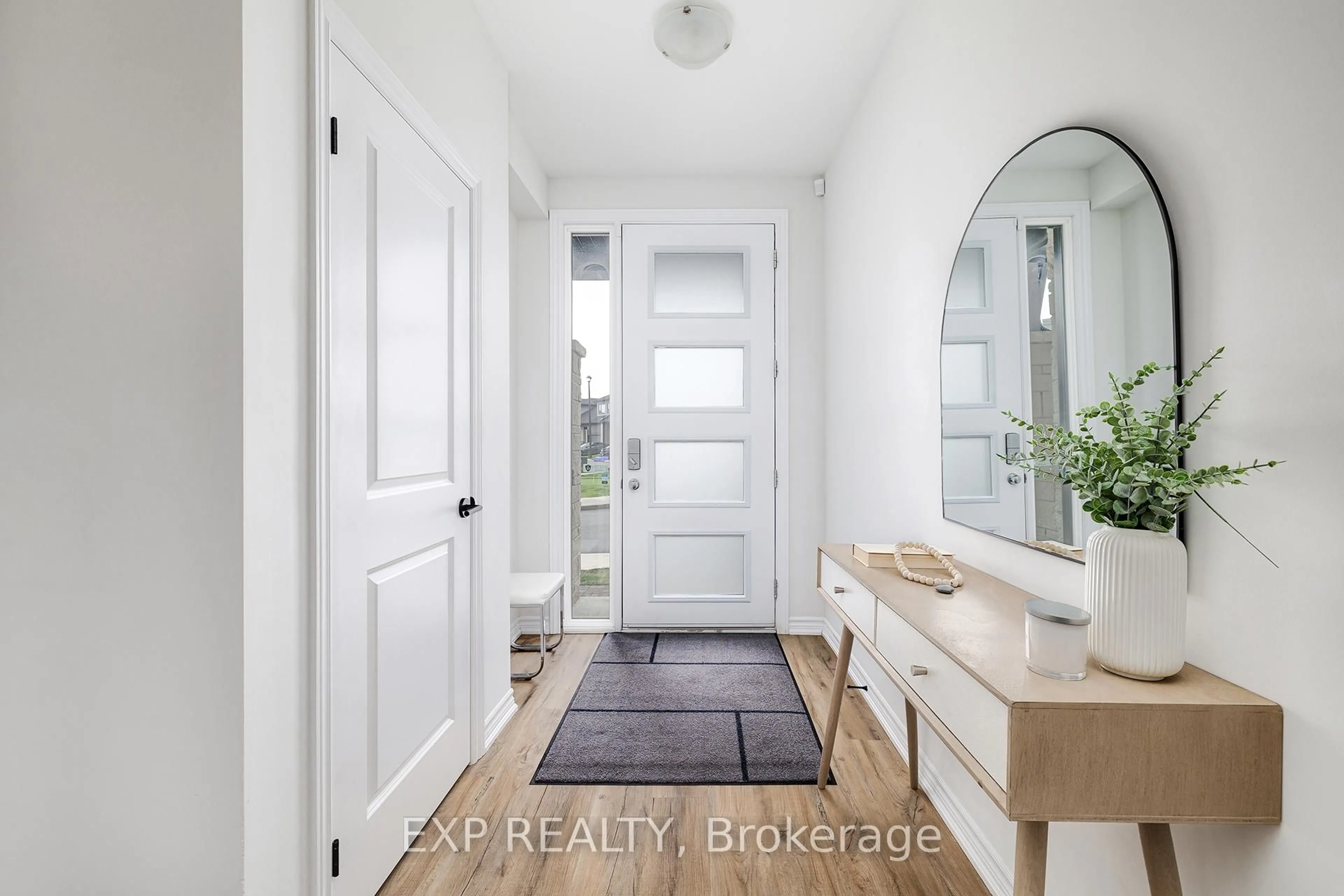 Indoor entryway for 7 Cadwell Lane, Hamilton Ontario L9C 0E7