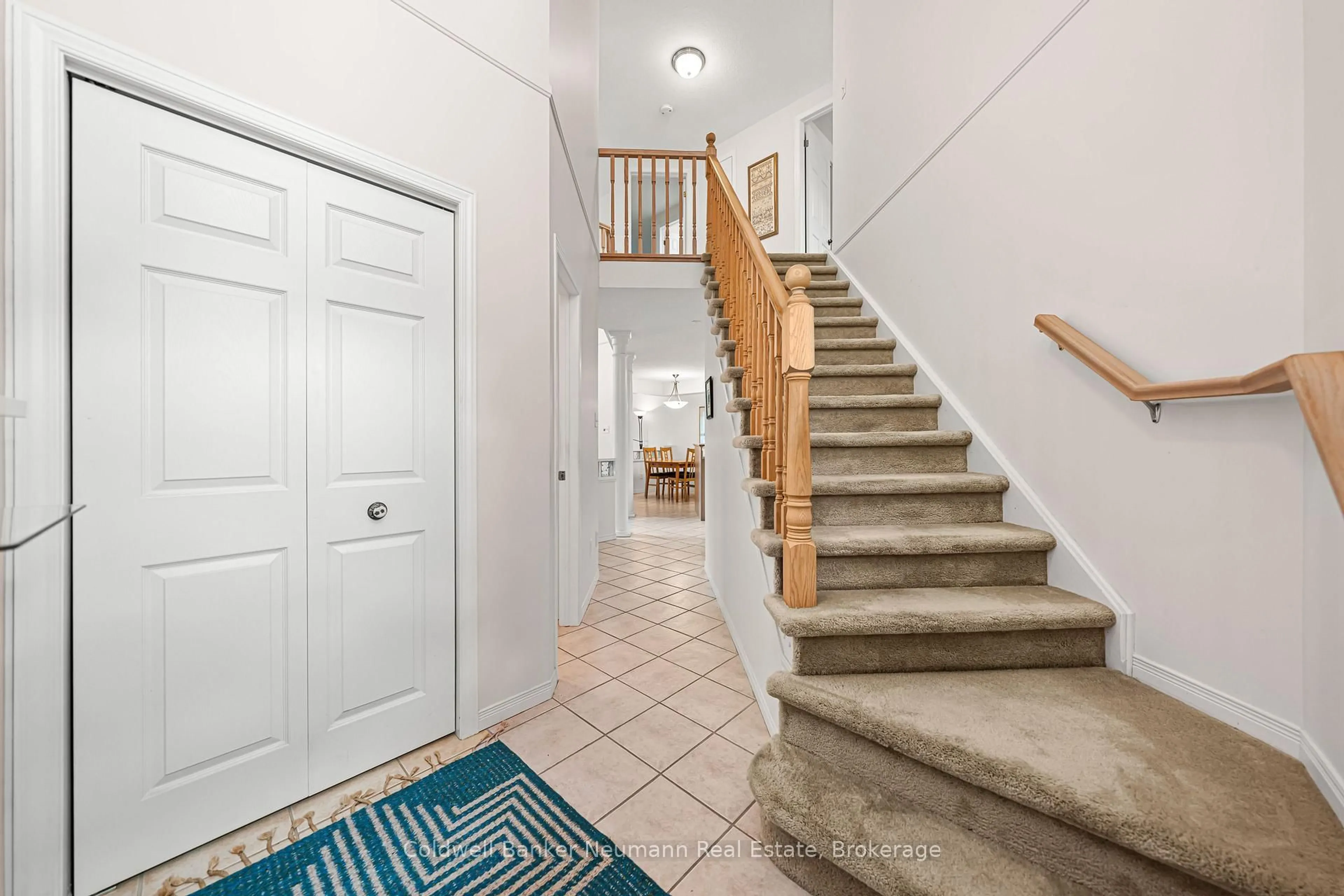 Indoor foyer for 7 Camm Cres, Guelph Ontario N1L 1J9