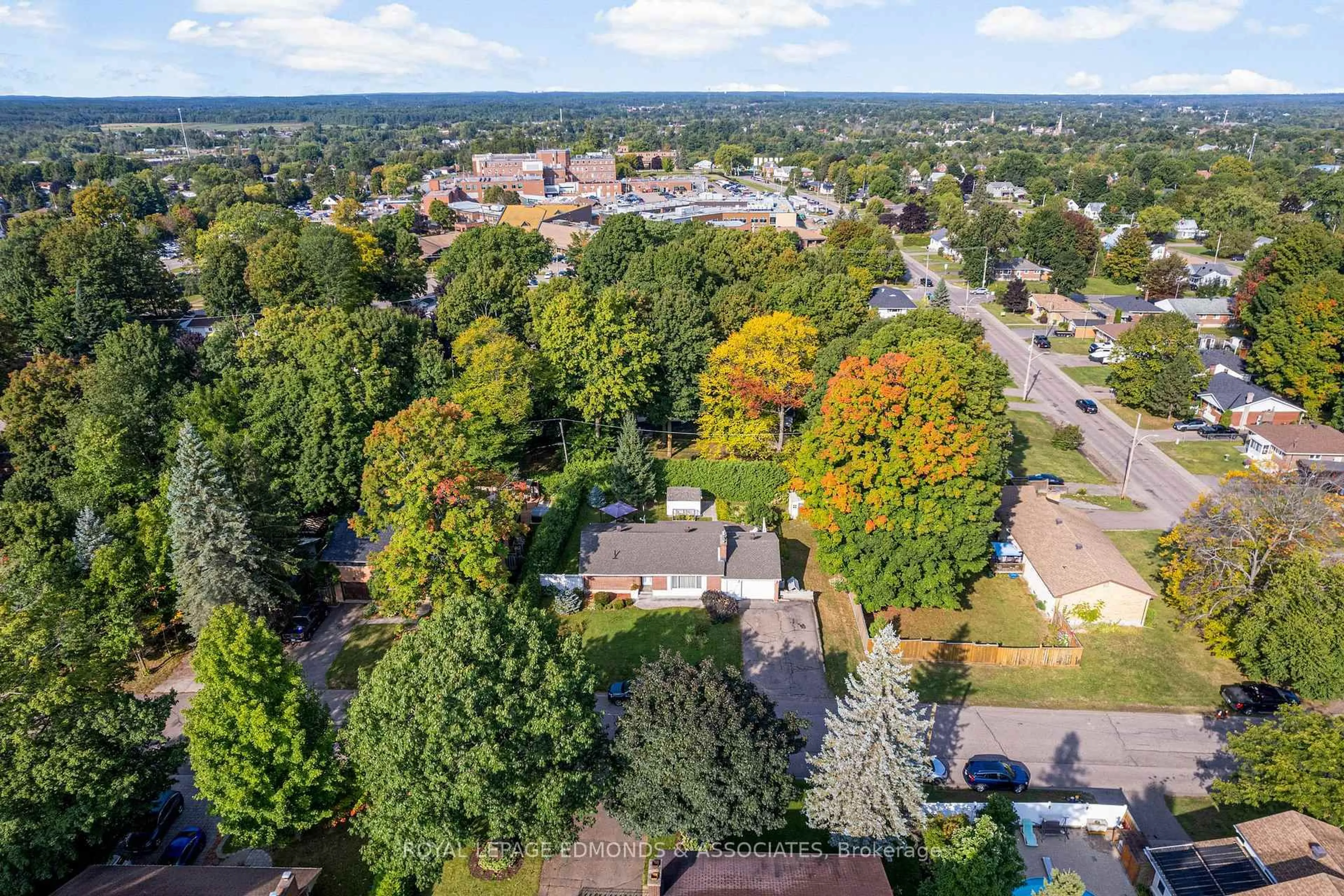 A pic from outside/outdoor area/front of a property/back of a property/a pic from drone, street for 594 Elizabeth St, Pembroke Ontario K8A 1X2