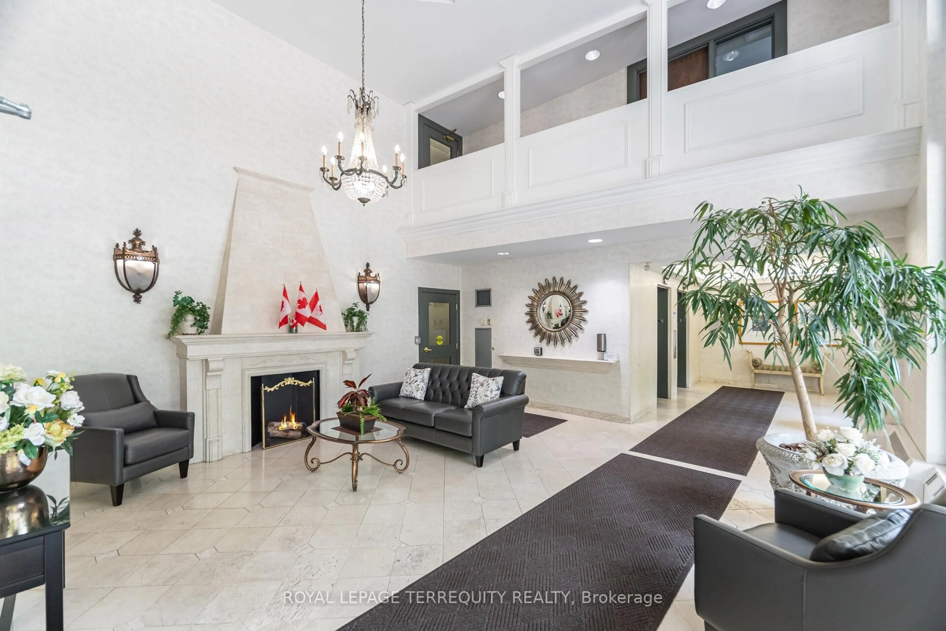 Indoor foyer for 77 GOVERNORS Rd #204, Hamilton Ontario L9H 7N8