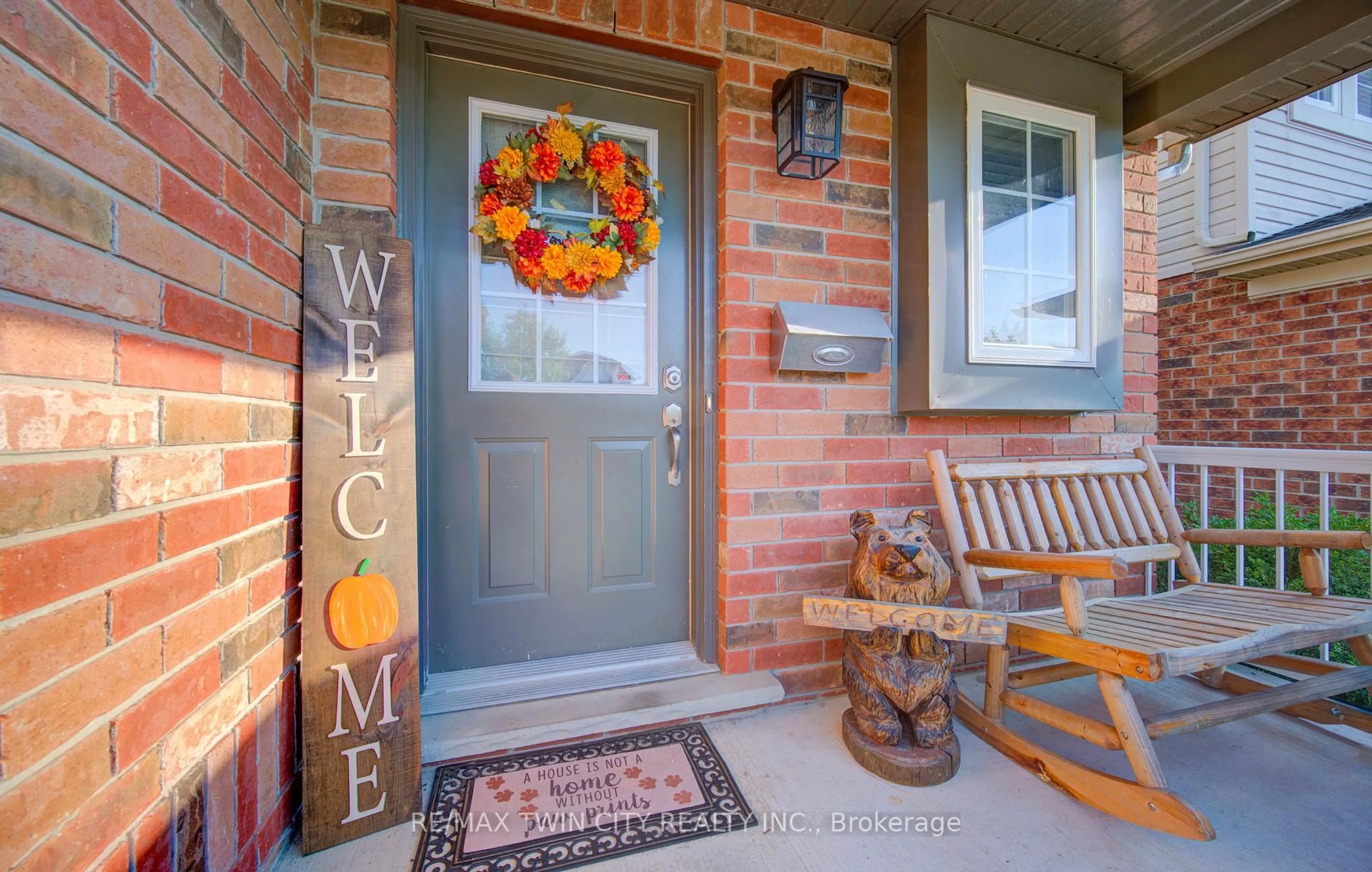 Indoor entryway for 27 Olivewood Way, Cambridge Ontario N3C 4N9
