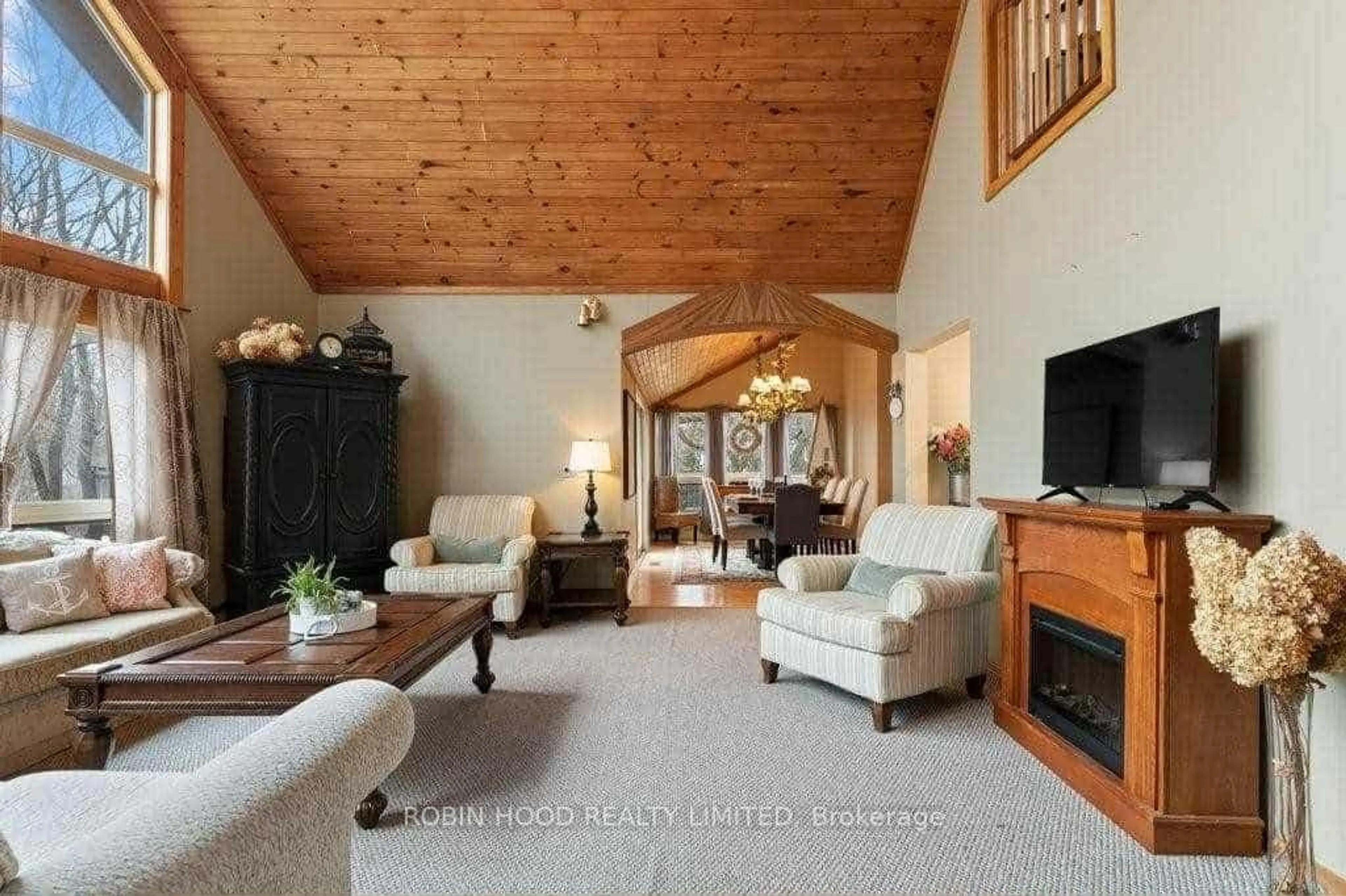 Living room with furniture, wood/laminate floor for 76 Dover St, Haldimand Ontario N1A 2W6