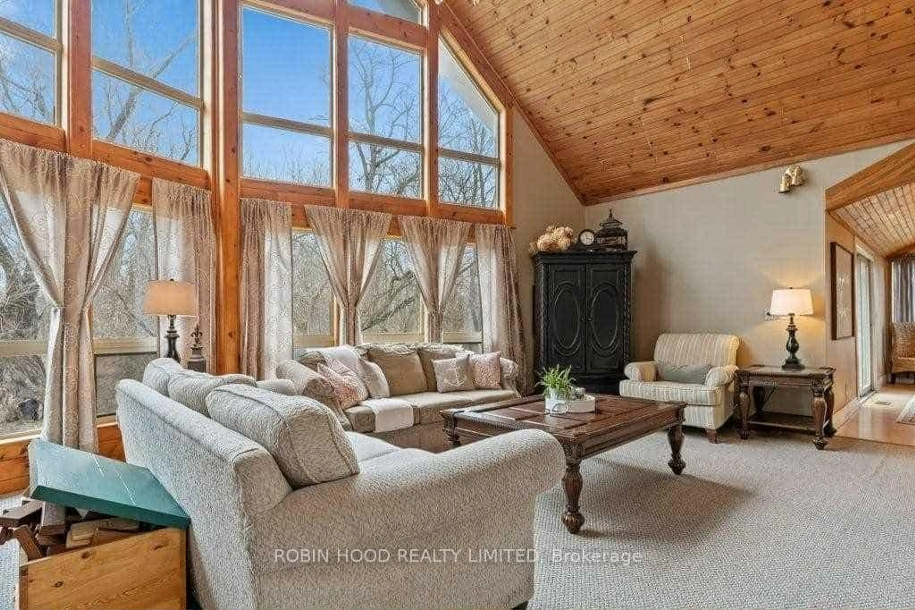 Living room with furniture, wood/laminate floor for 76 Dover St, Haldimand Ontario N1A 2W6