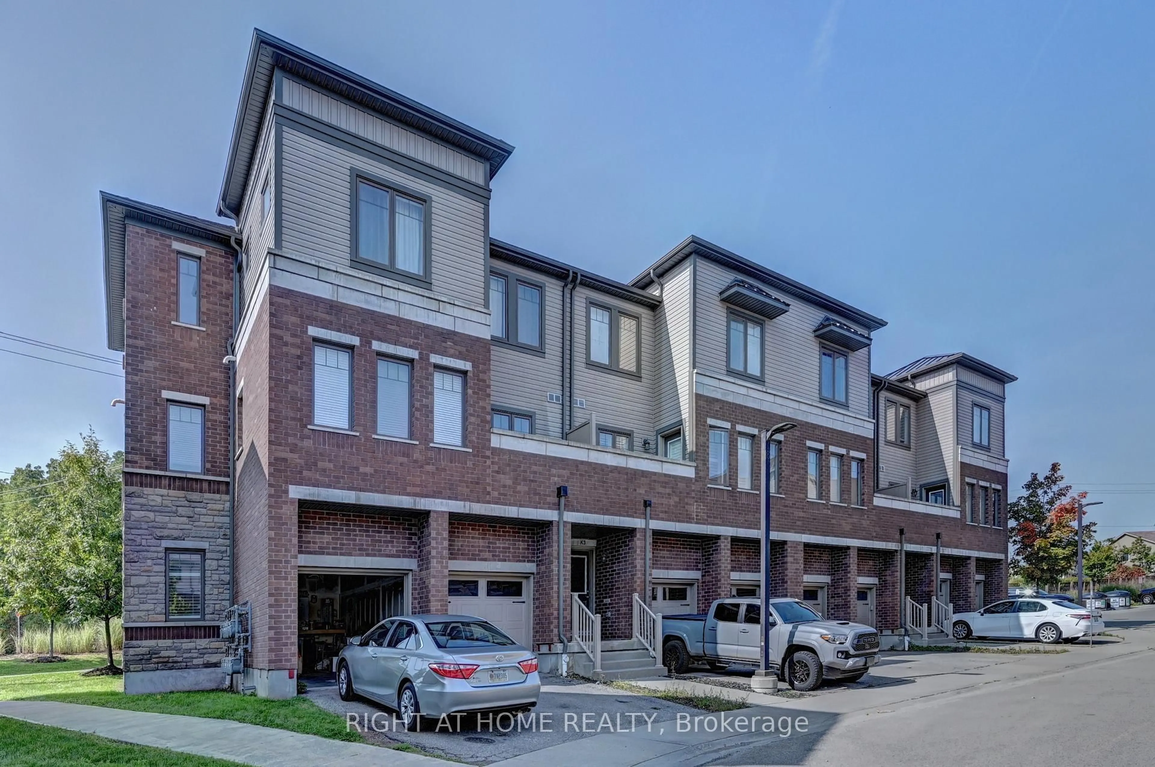 Unknown for 1102 Fairway Rd #B, Kitchener Ontario N2A 0J3