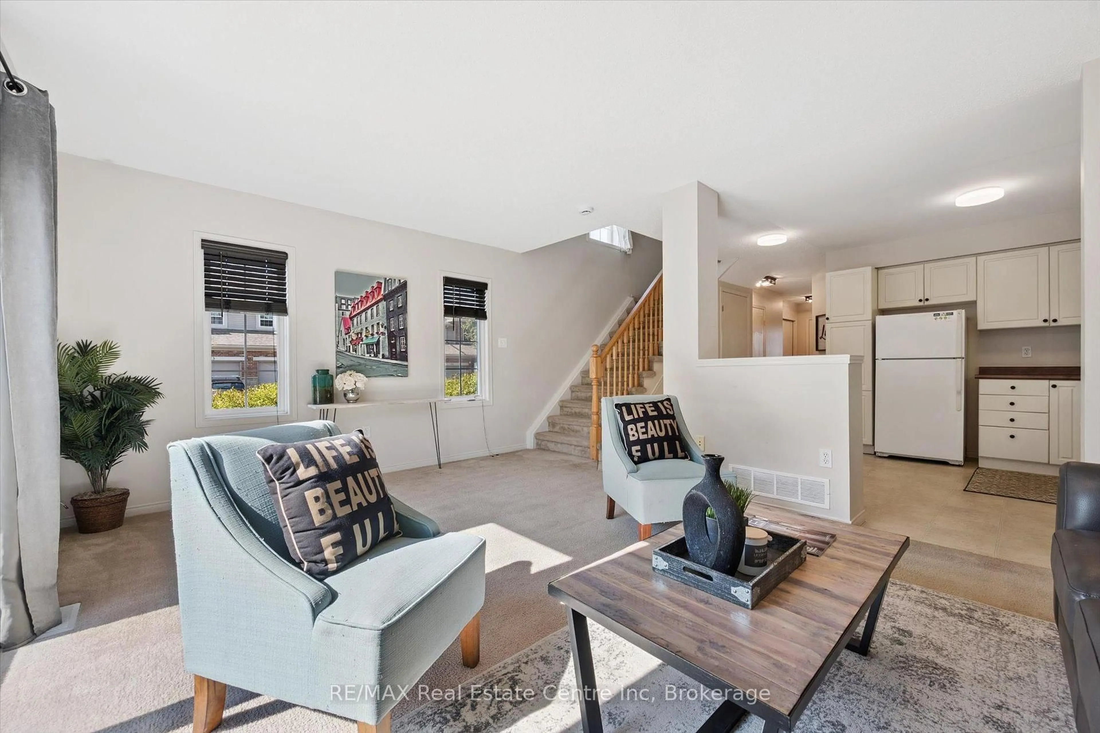 Living room with furniture, unknown for 124 GOSLING Gdns #36, Guelph Ontario N1G 5K6