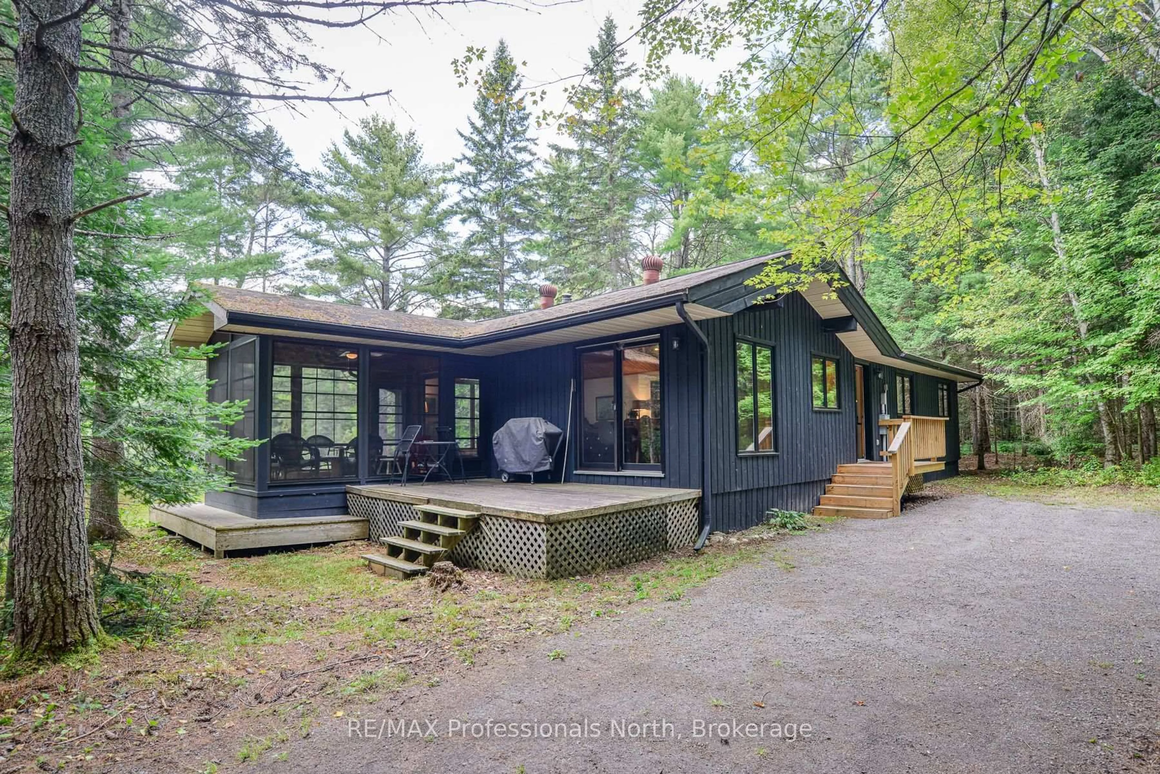 Patio, unknown for 128 Rusnick Dr, Huntsville Ontario P0B 1L0