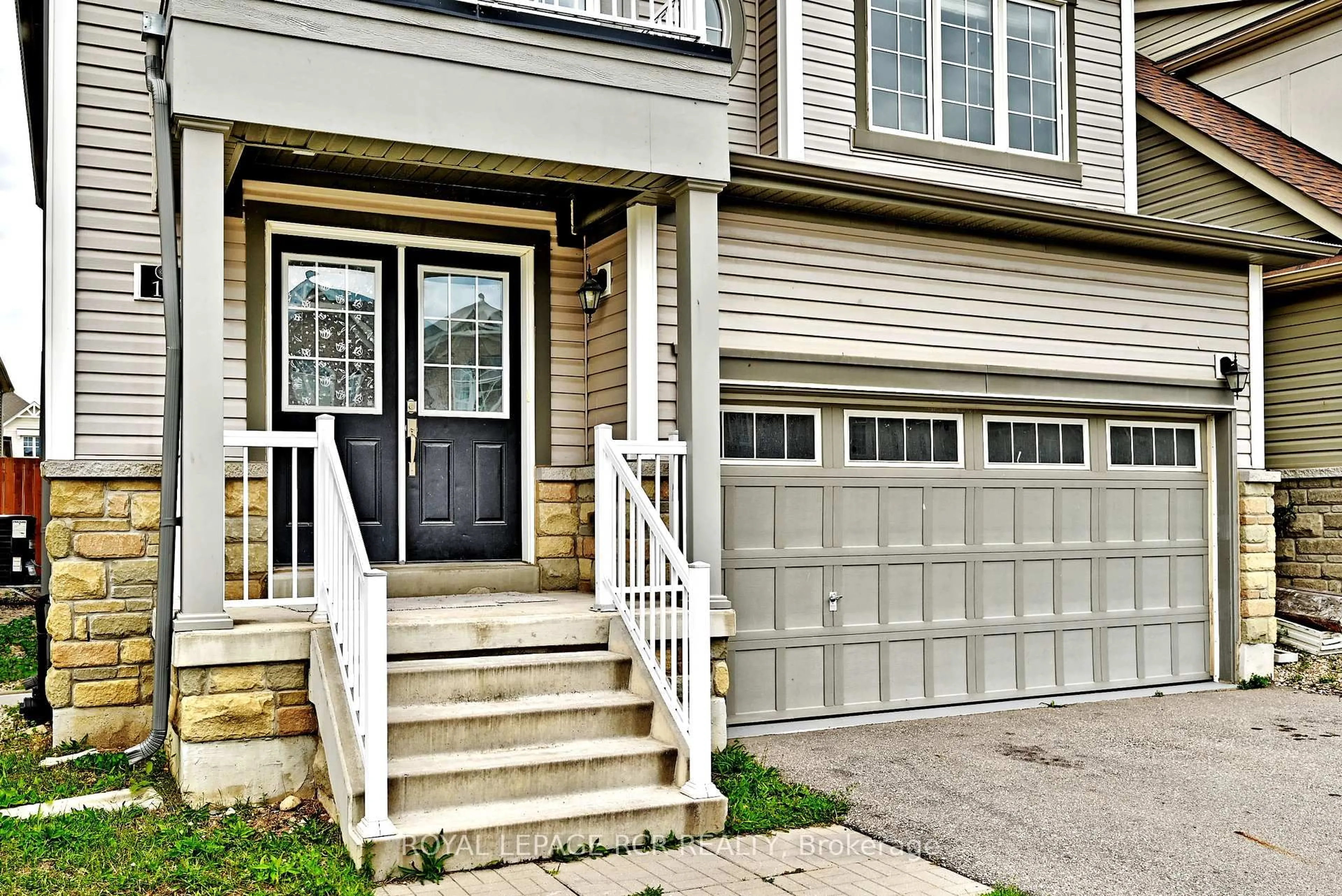 Home with vinyl exterior material, street for 19 Knotty Pine Ave, Cambridge Ontario N3H 5L5