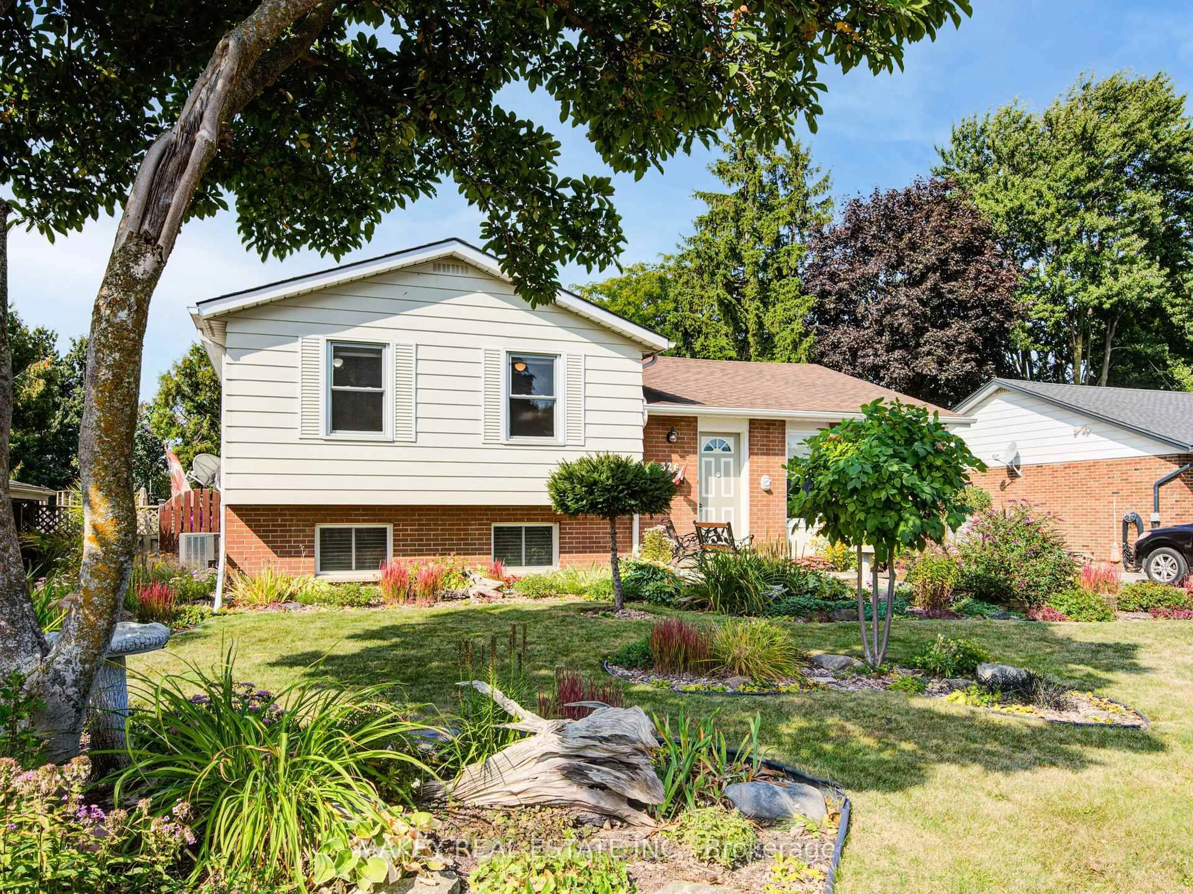 Home with vinyl exterior material, street for 326 Short Ave, Woodstock Ontario N4S 4B1
