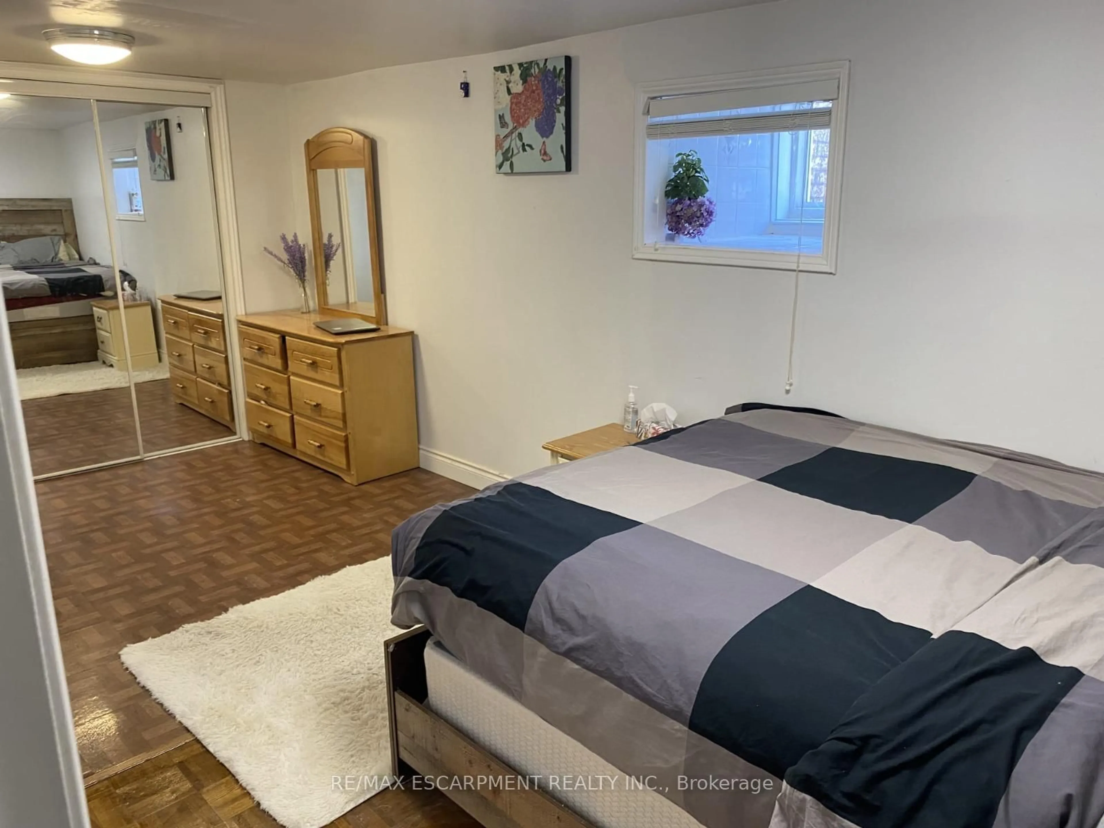 A pic of a room for 188 Hess St, Hamilton Ontario L8R 2T4