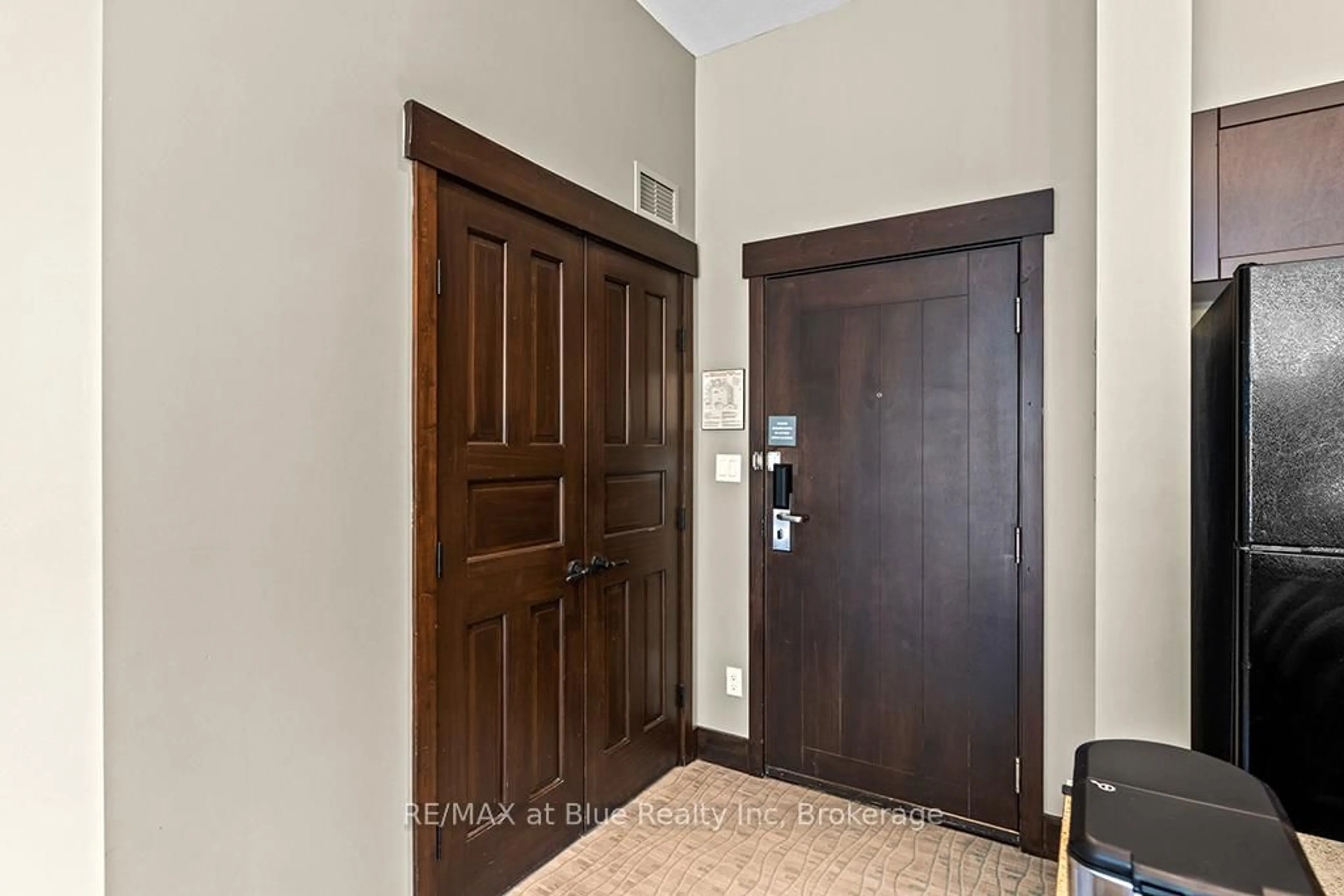 Indoor entryway for 190 JOZO WEIDER Blvd #118, Blue Mountains Ontario L9Y 0V1