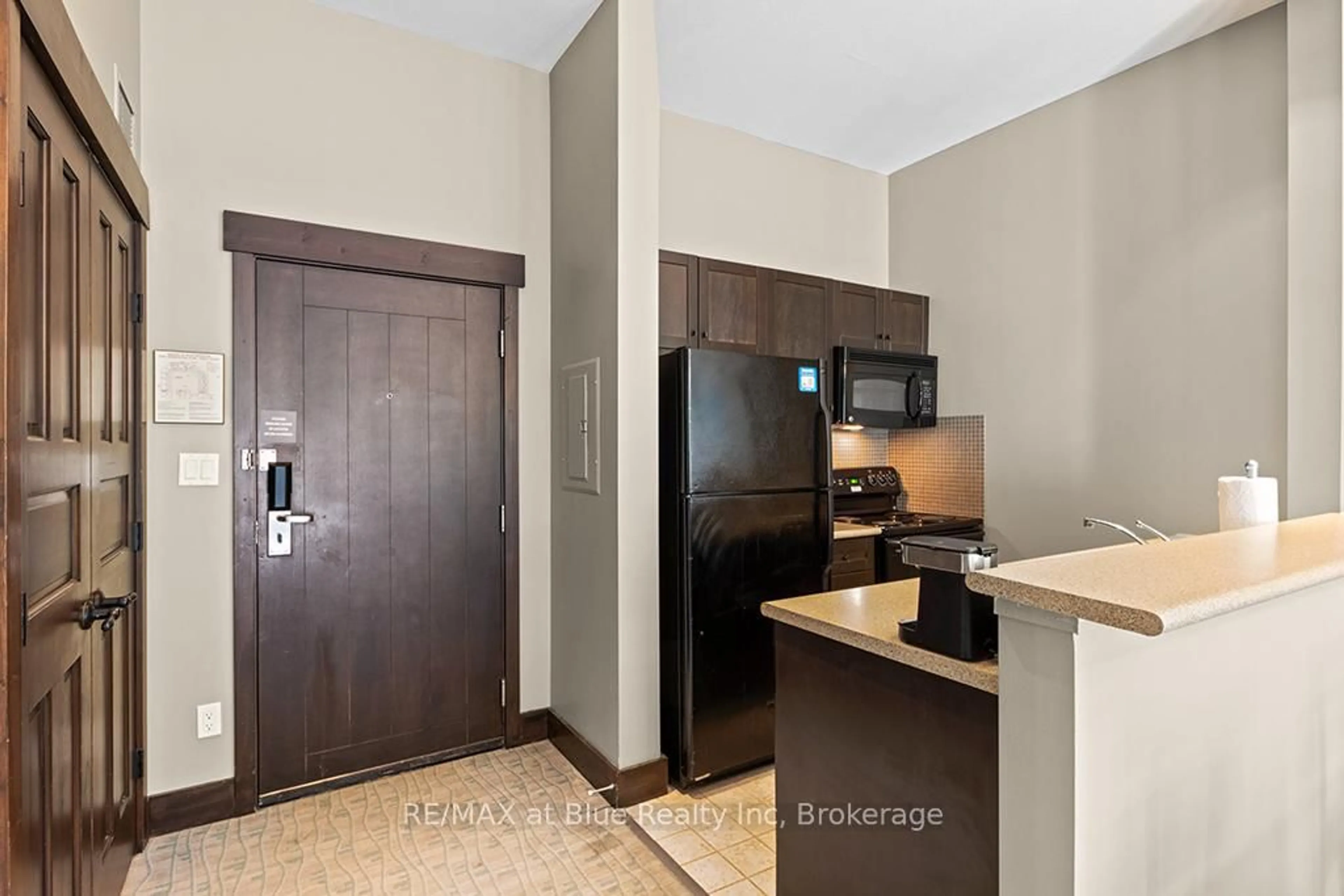 Indoor entryway for 190 JOZO WEIDER Blvd #118, Blue Mountains Ontario L9Y 0V1