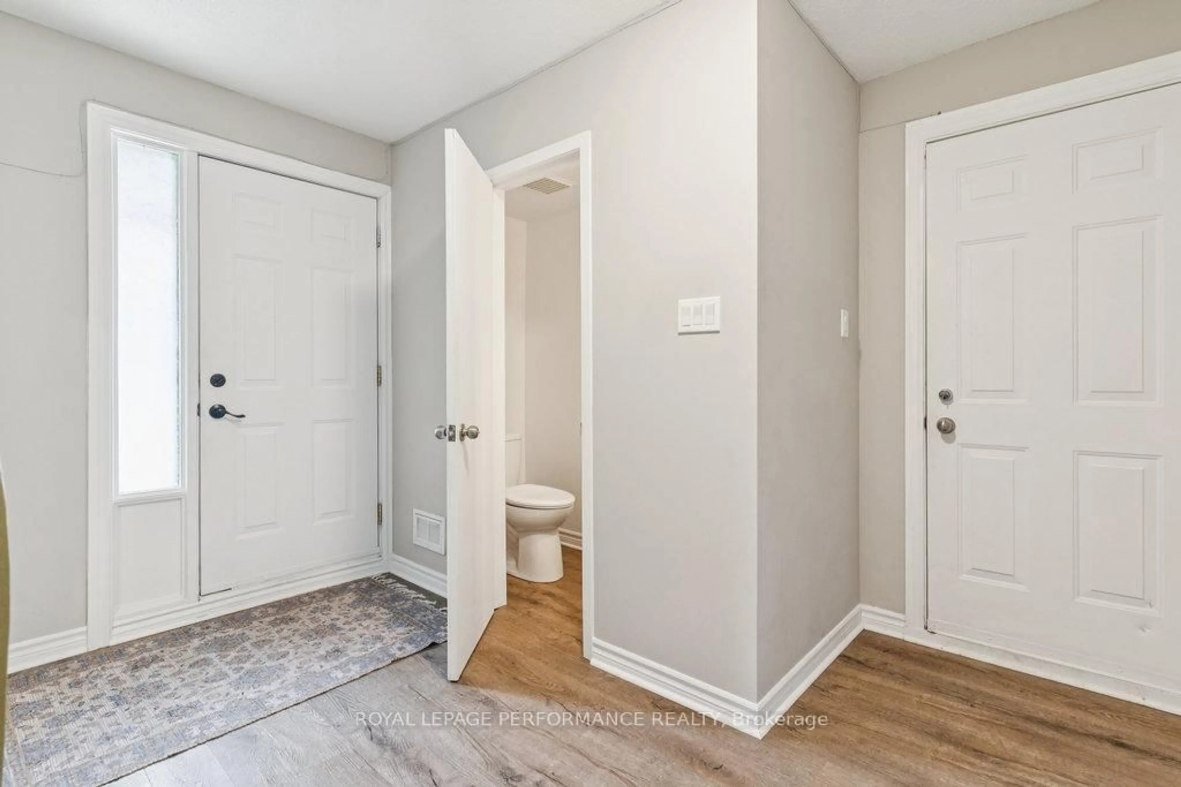 Indoor entryway for 4634 Cosmic Pl #74, Ottawa Ontario K1B 4R8