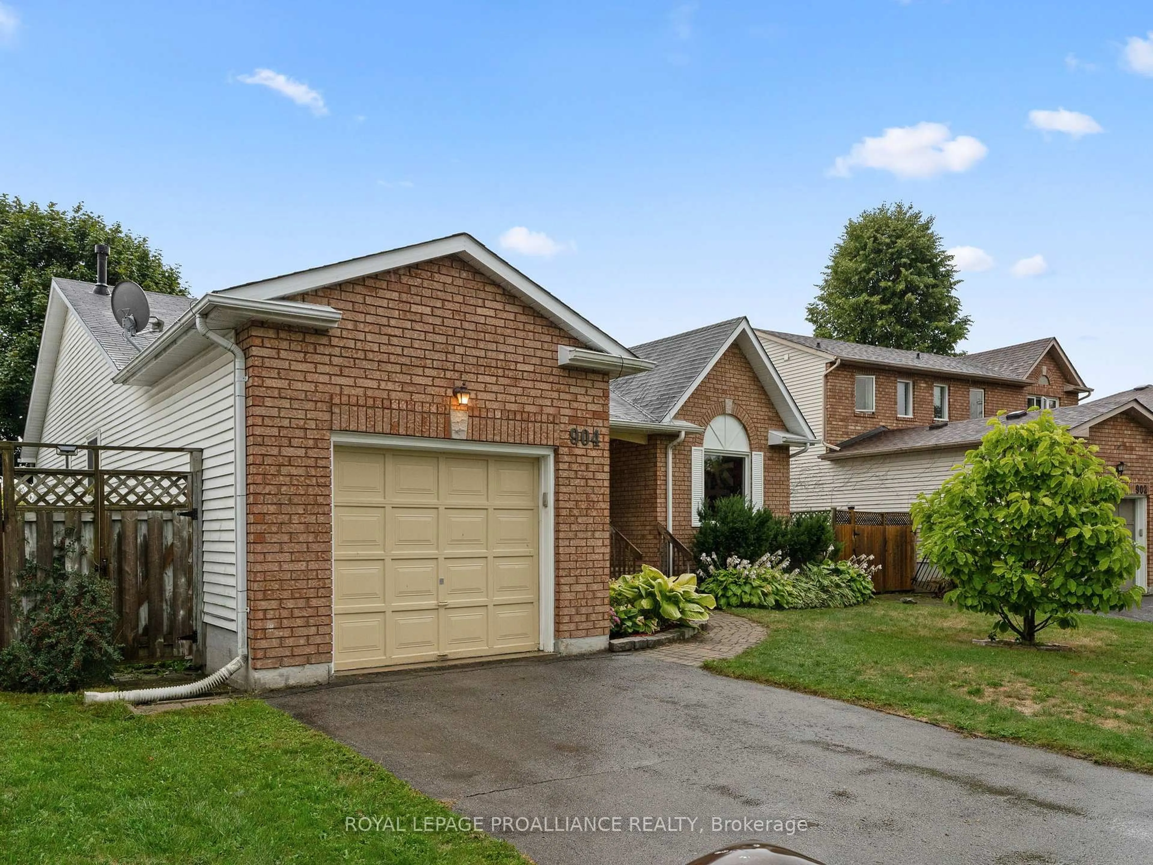Home with brick exterior material, street for 904 Chipping Park Blvd, Cobourg Ontario K9A 5H2