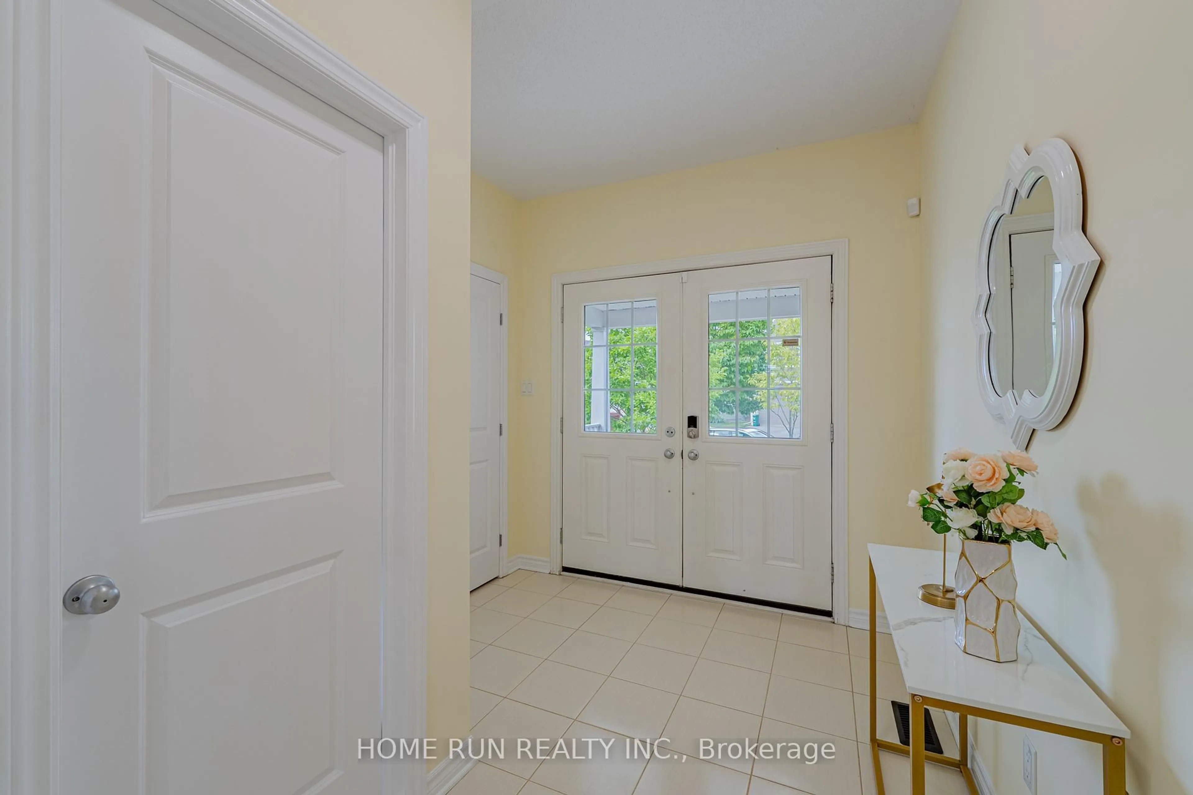 Indoor entryway for 393 Grammond Circ, Ottawa Ontario K4A 0W8