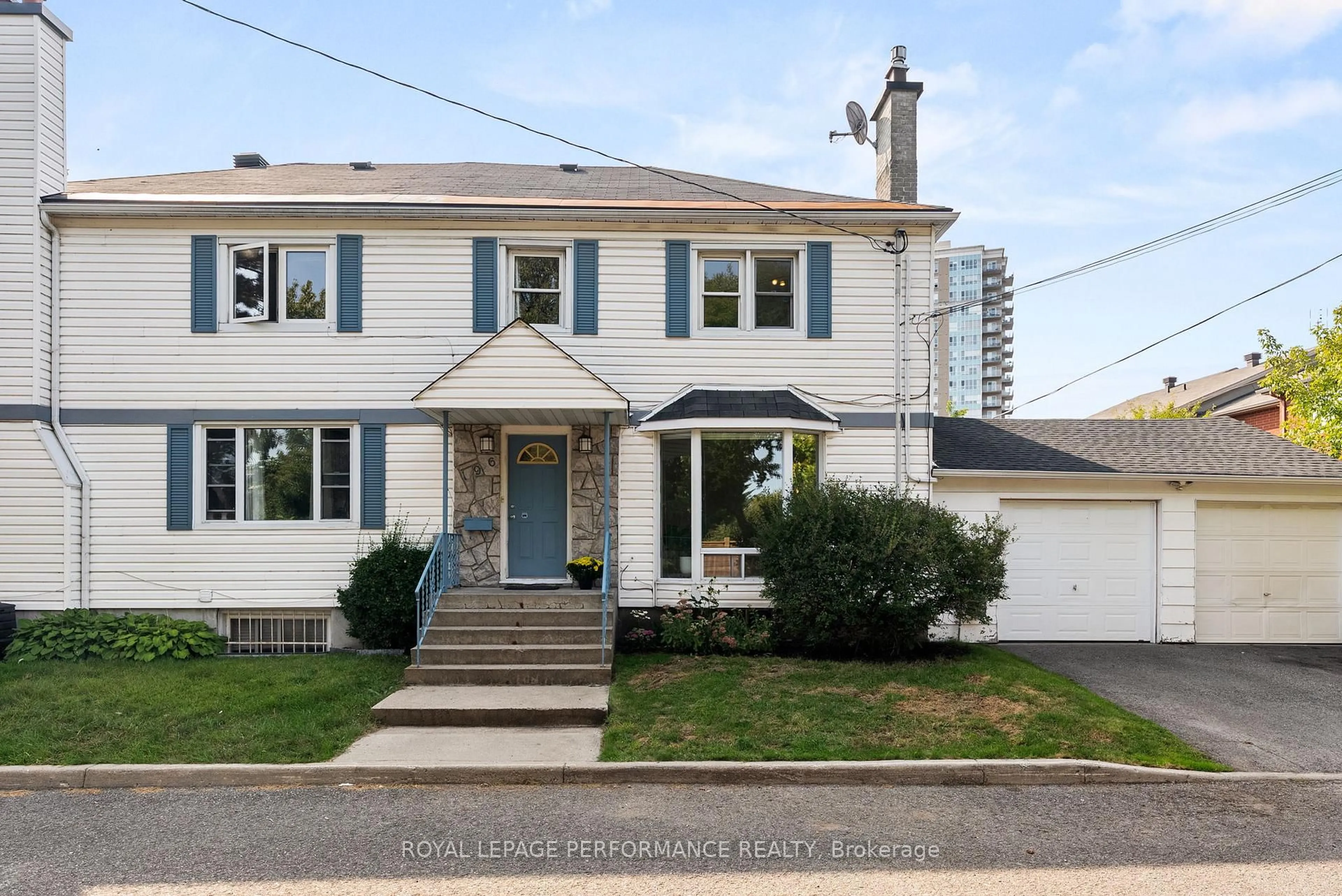 Home with vinyl exterior material, street for 196 Kipp St, Ottawa Ontario K1S 4J1
