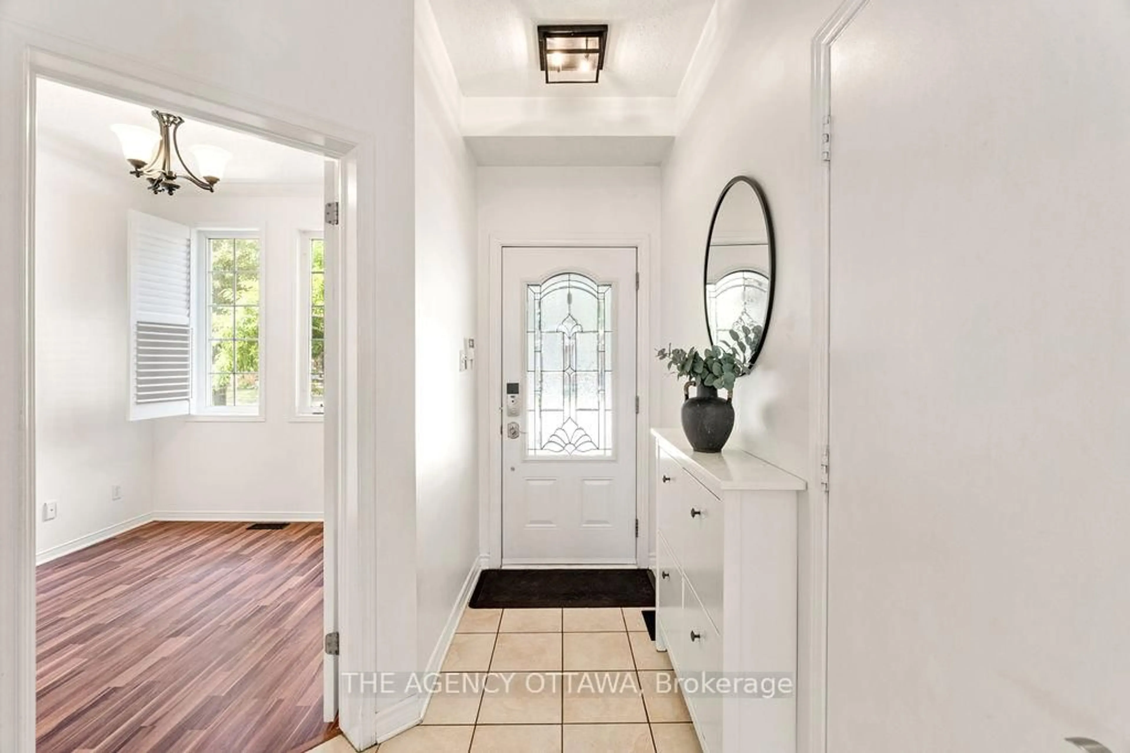 Indoor entryway for 70 Appledale Dr, Ottawa Ontario K2J 4W6