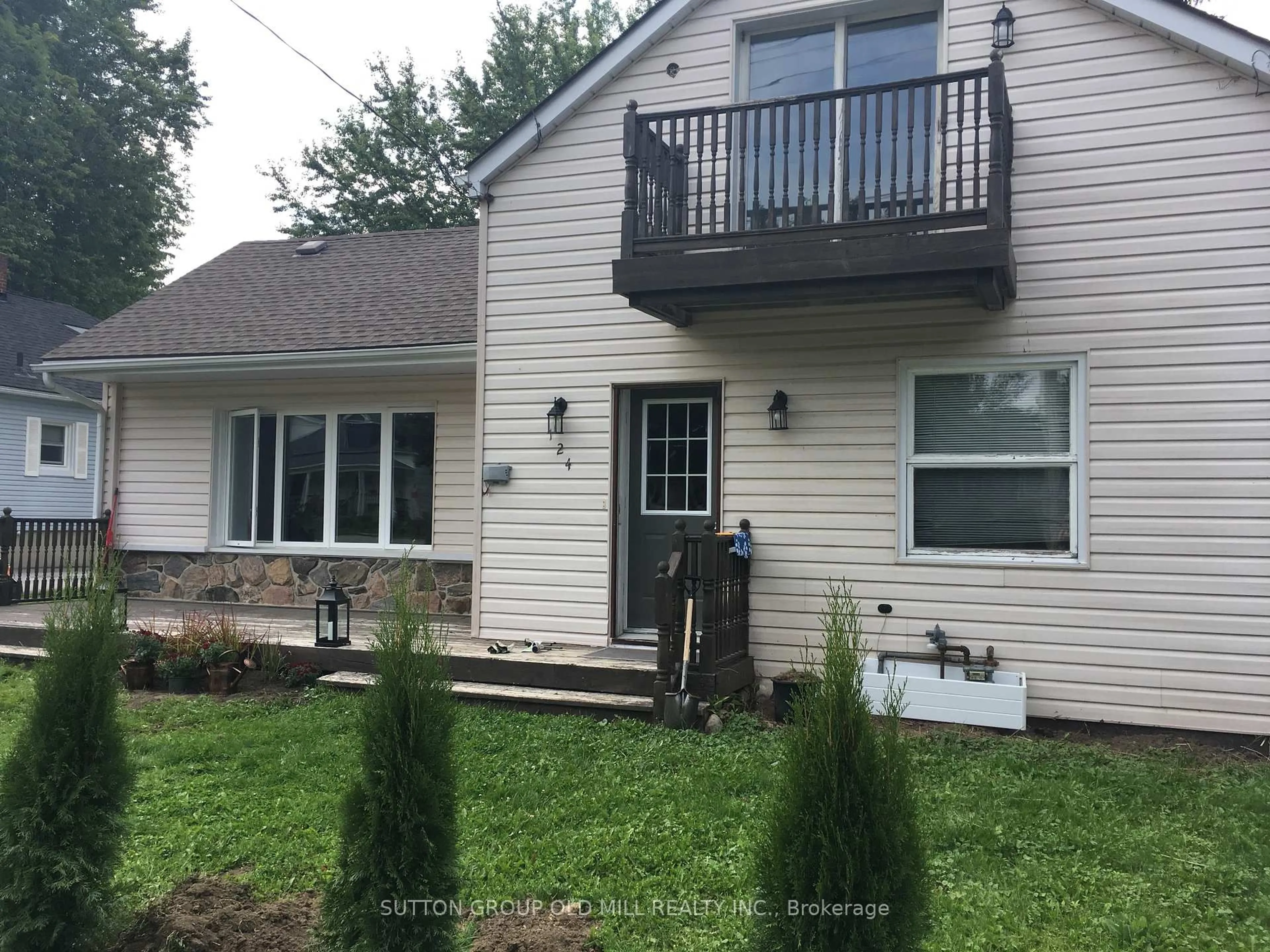 Home with vinyl exterior material, unknown for 124 Bruce St, Blue Mountains Ontario N0H 2P0