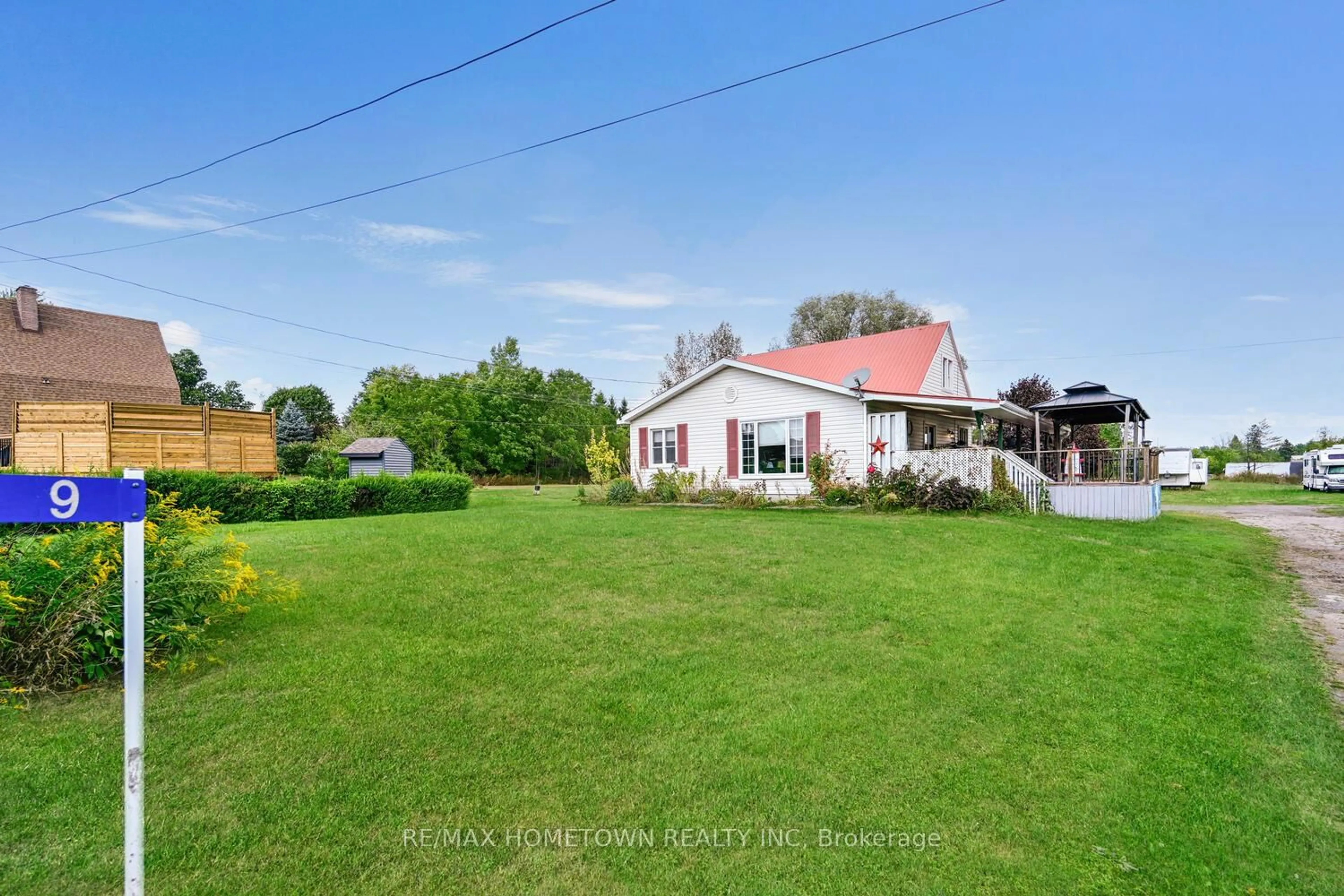A pic from outside/outdoor area/front of a property/back of a property/a pic from drone, street for 9 and 7 Richmond St, Augusta Ontario K0E 1P0