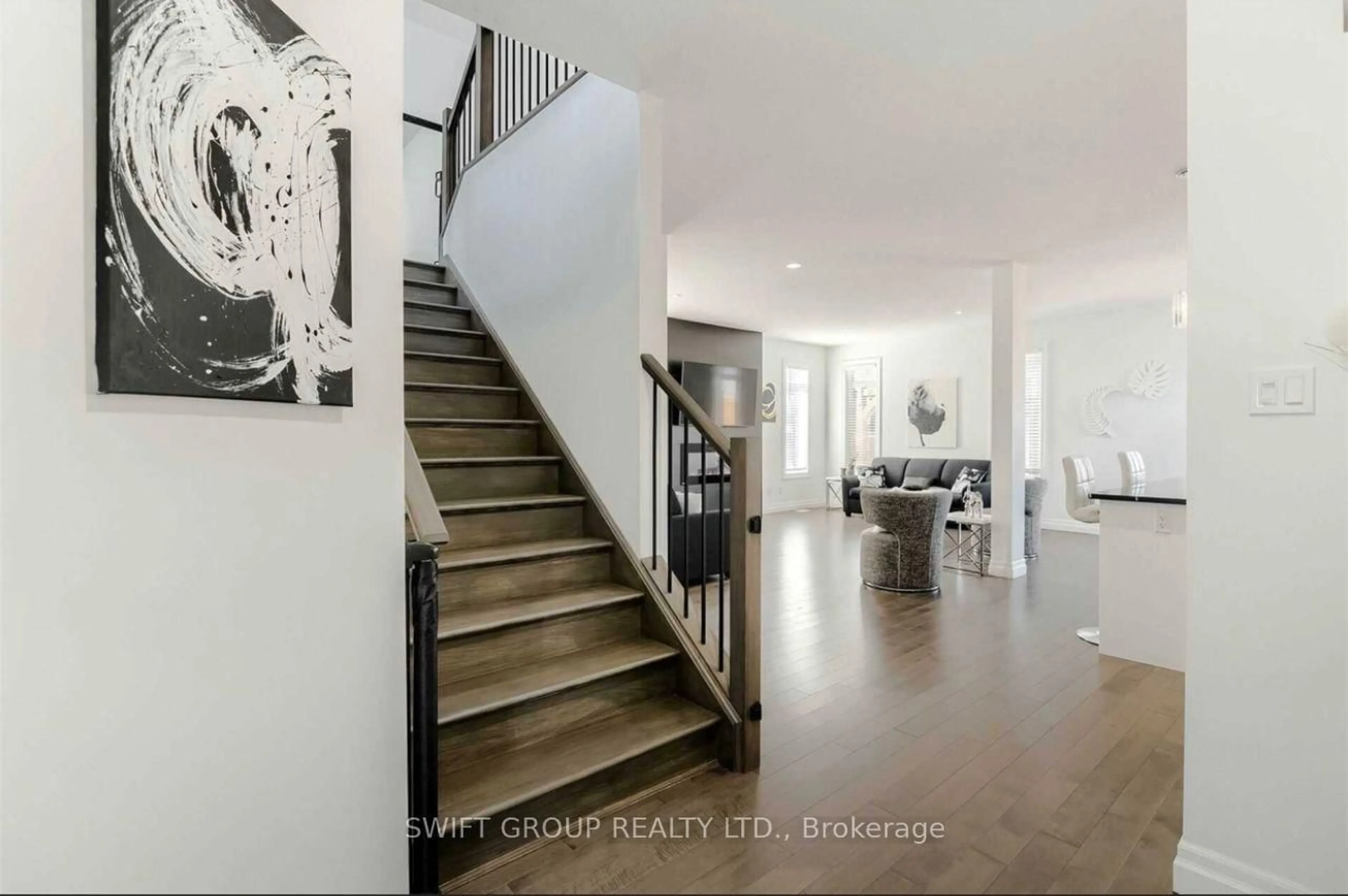Indoor entryway for 3319 Regiment Rd, London South Ontario N6P 0G5