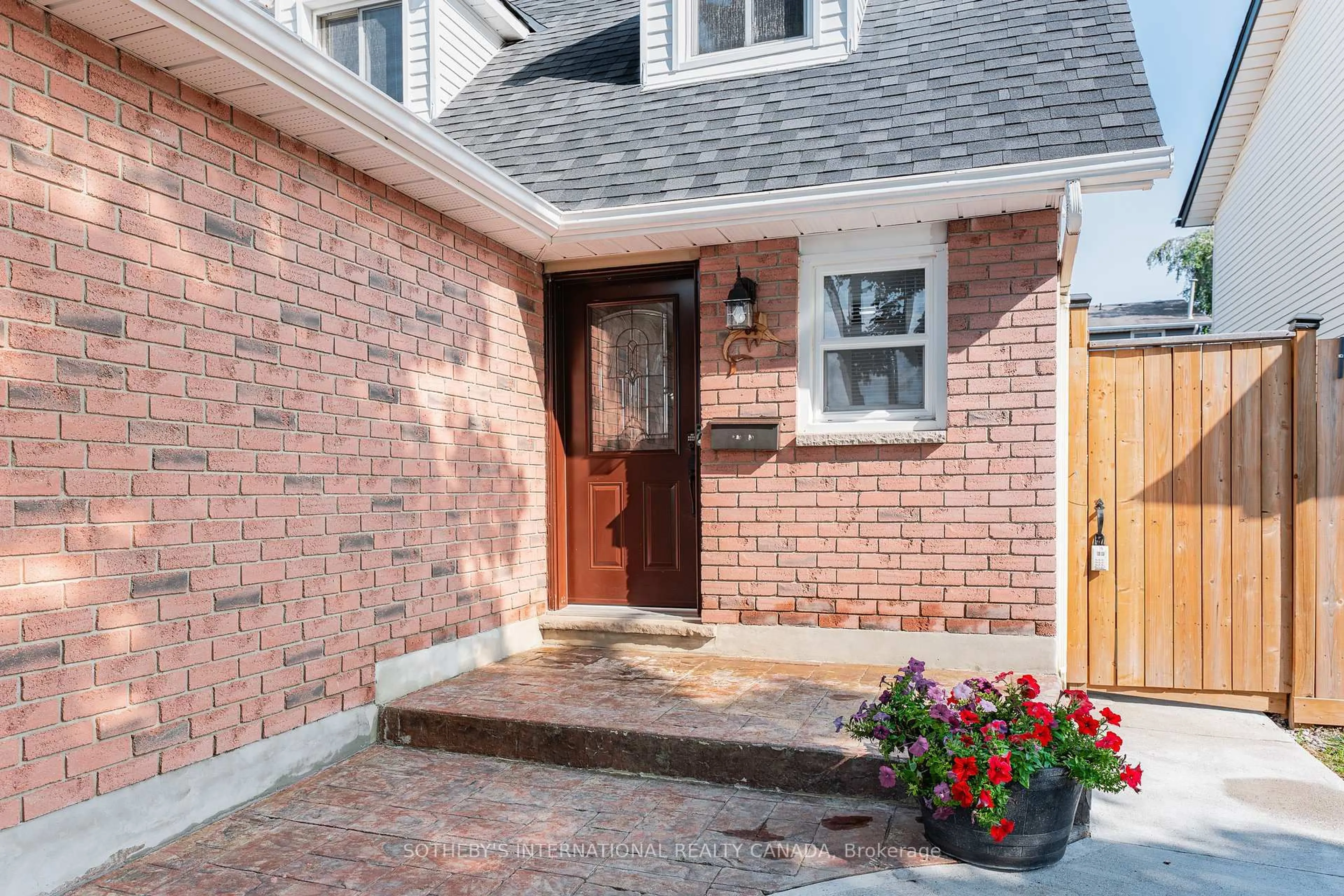 Home with brick exterior material, street for 64 Glenbrook Cres, Cambridge Ontario N1R 7Z2