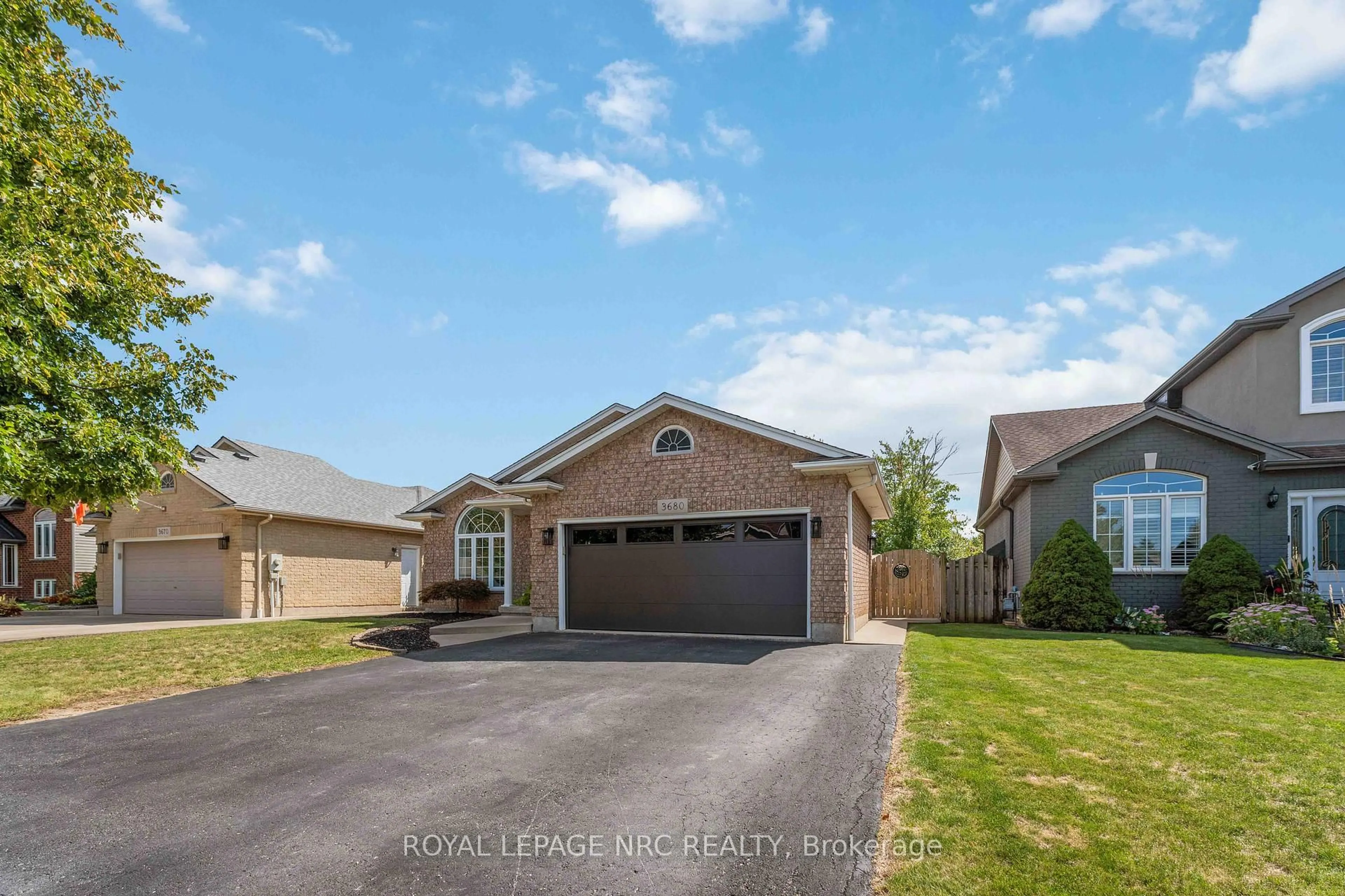 A pic from outside/outdoor area/front of a property/back of a property/a pic from drone, street for 3680 Weinbrenner Rd, Niagara Falls Ontario L2G 7Y4