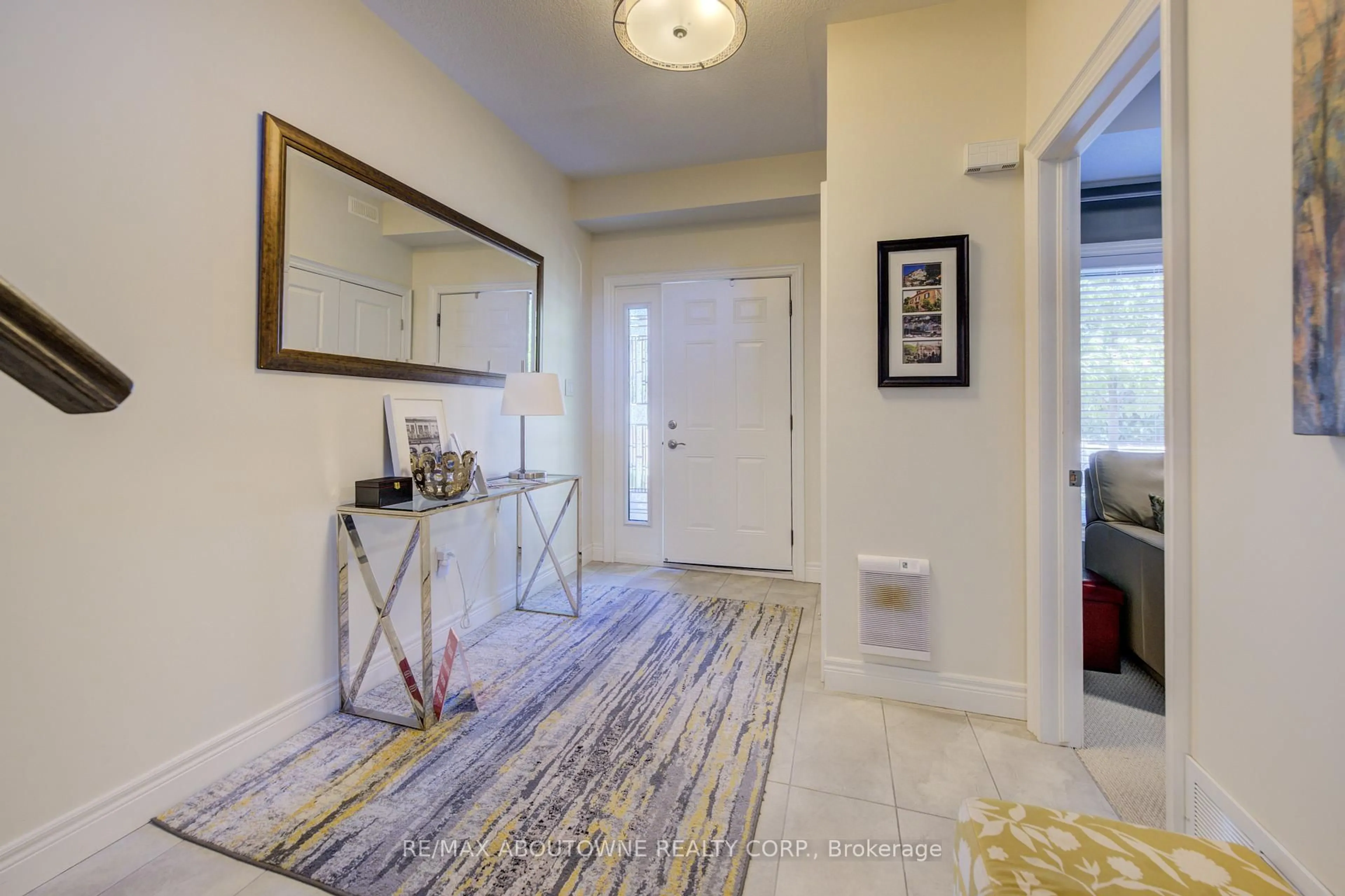 Indoor entryway for 44 Flamboro St #7, Hamilton Ontario L0R 2H0