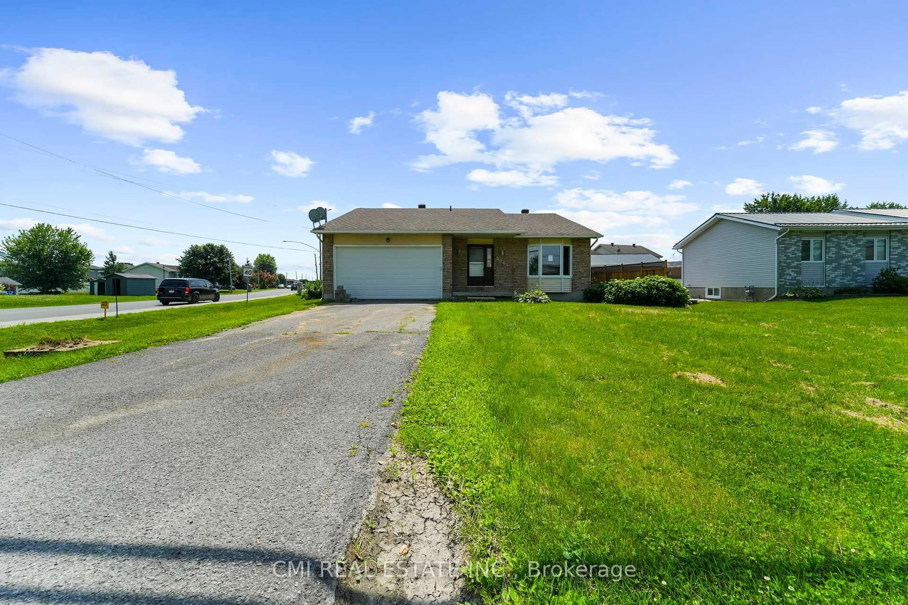 A pic from outside/outdoor area/front of a property/back of a property/a pic from drone, street for 3064 Rue Principale St, Alfred and Plantagenet Ontario K0A 3K0