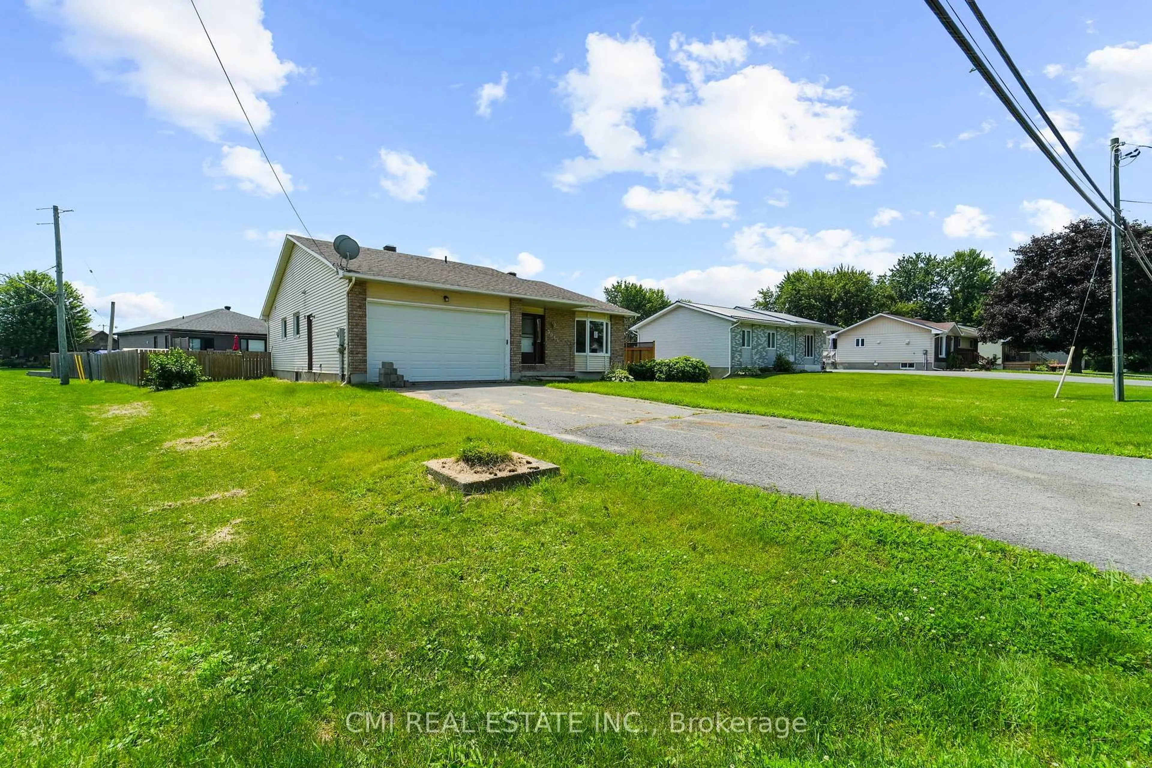 A pic from outside/outdoor area/front of a property/back of a property/a pic from drone, street for 3064 Rue Principale St, Alfred and Plantagenet Ontario K0A 3K0