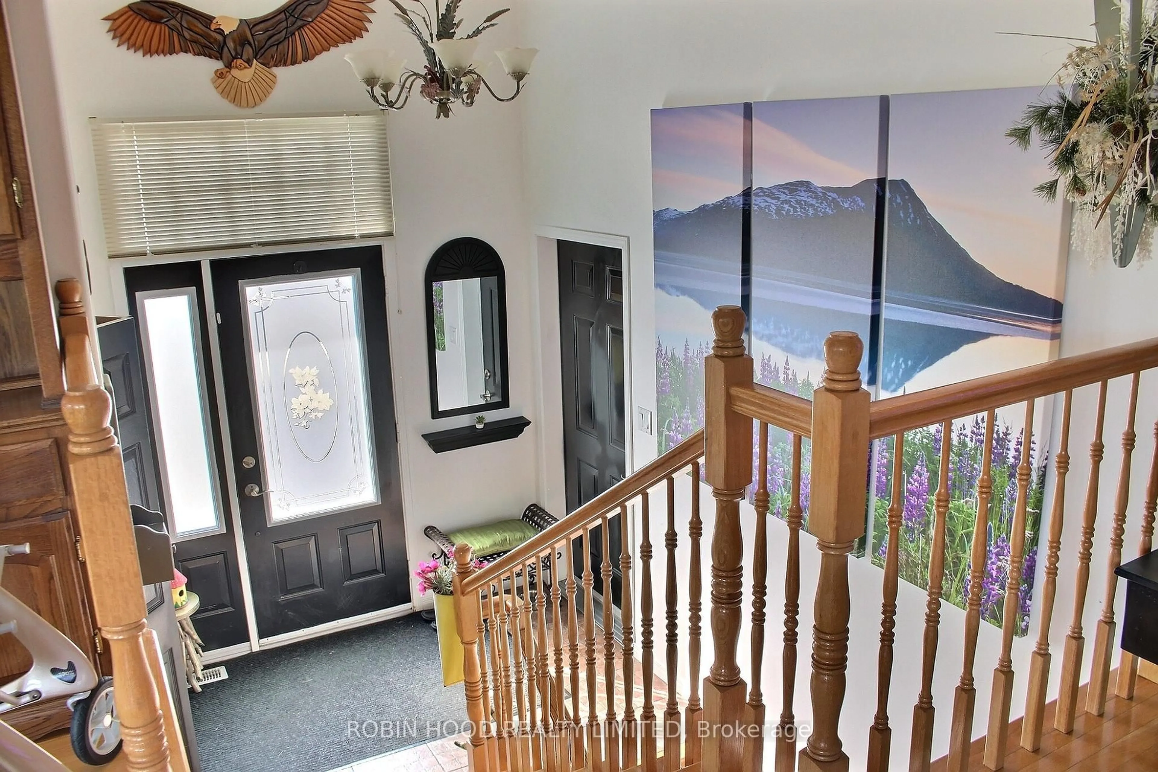 Indoor foyer for 2246 Fleming St, Greater Sudbury Ontario P3N 1L7