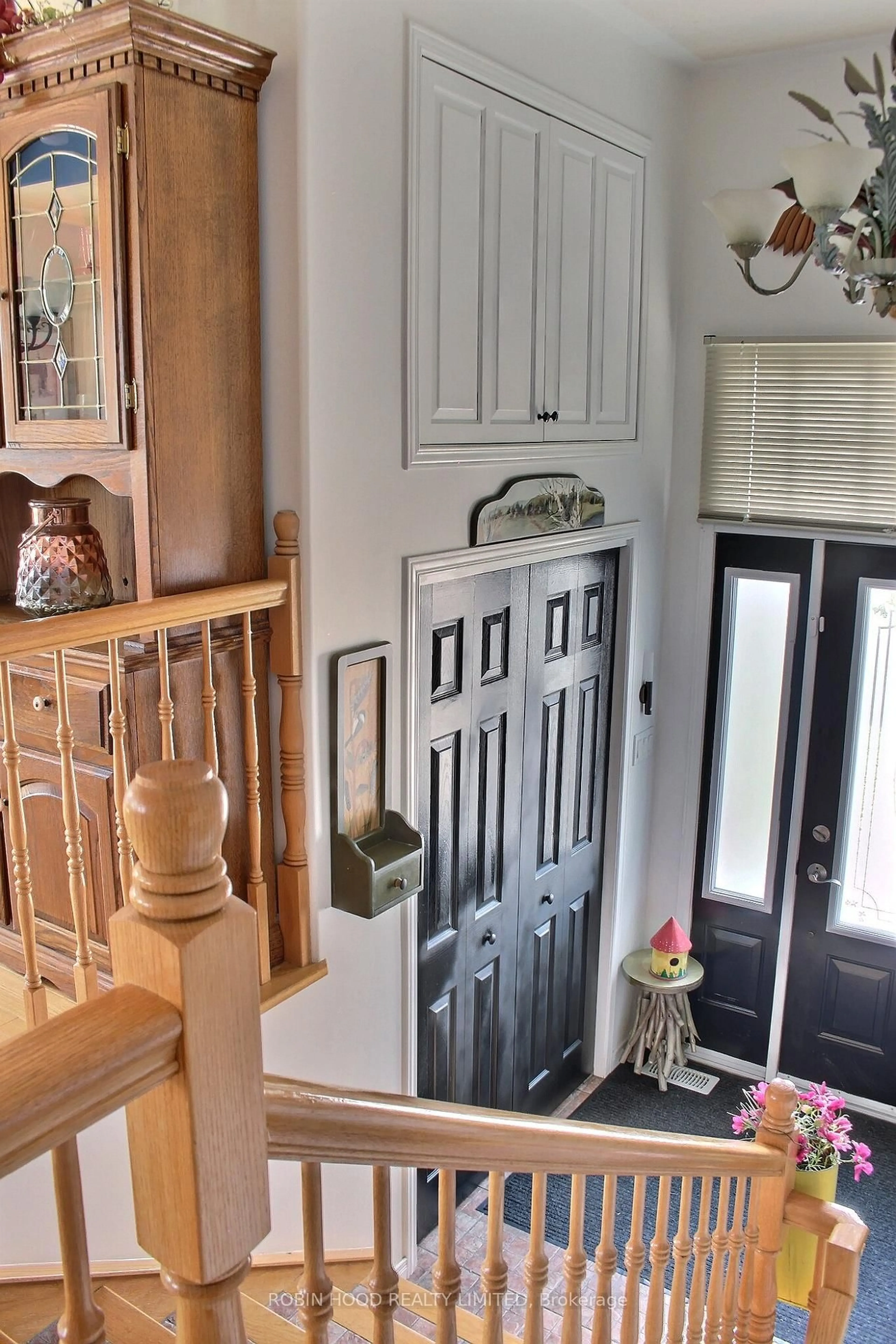 Indoor entryway for 2246 Fleming St, Greater Sudbury Ontario P3N 1L7