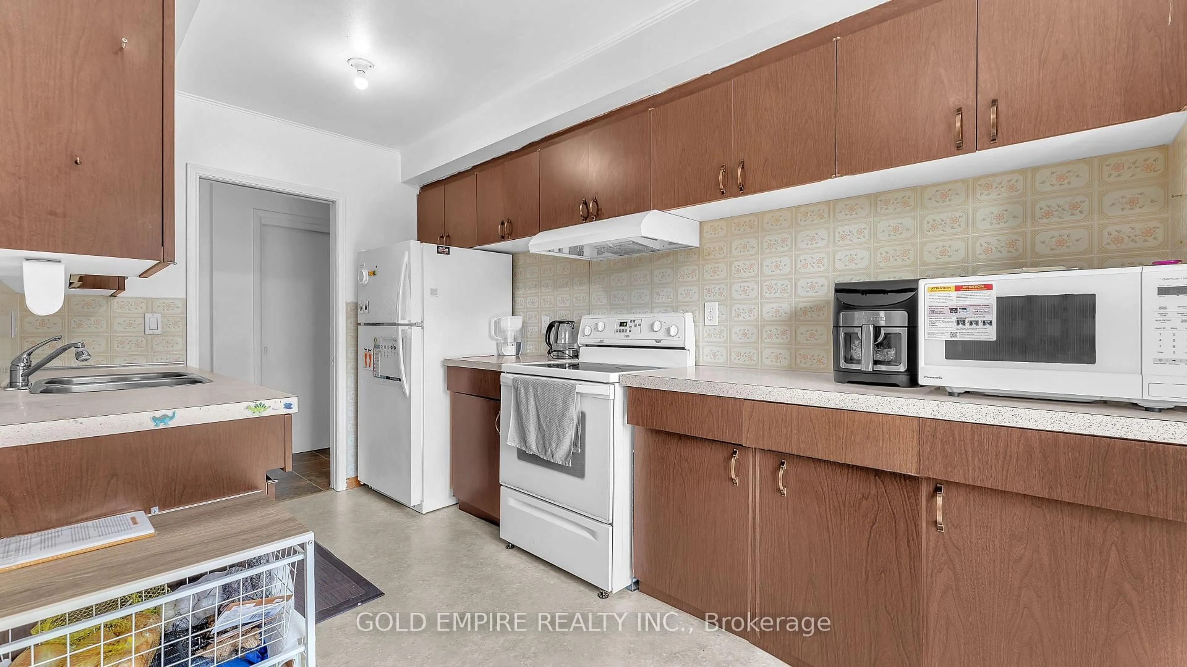 Standard kitchen, unknown for 1058 Apache Rd, London East Ontario N5V 2W3