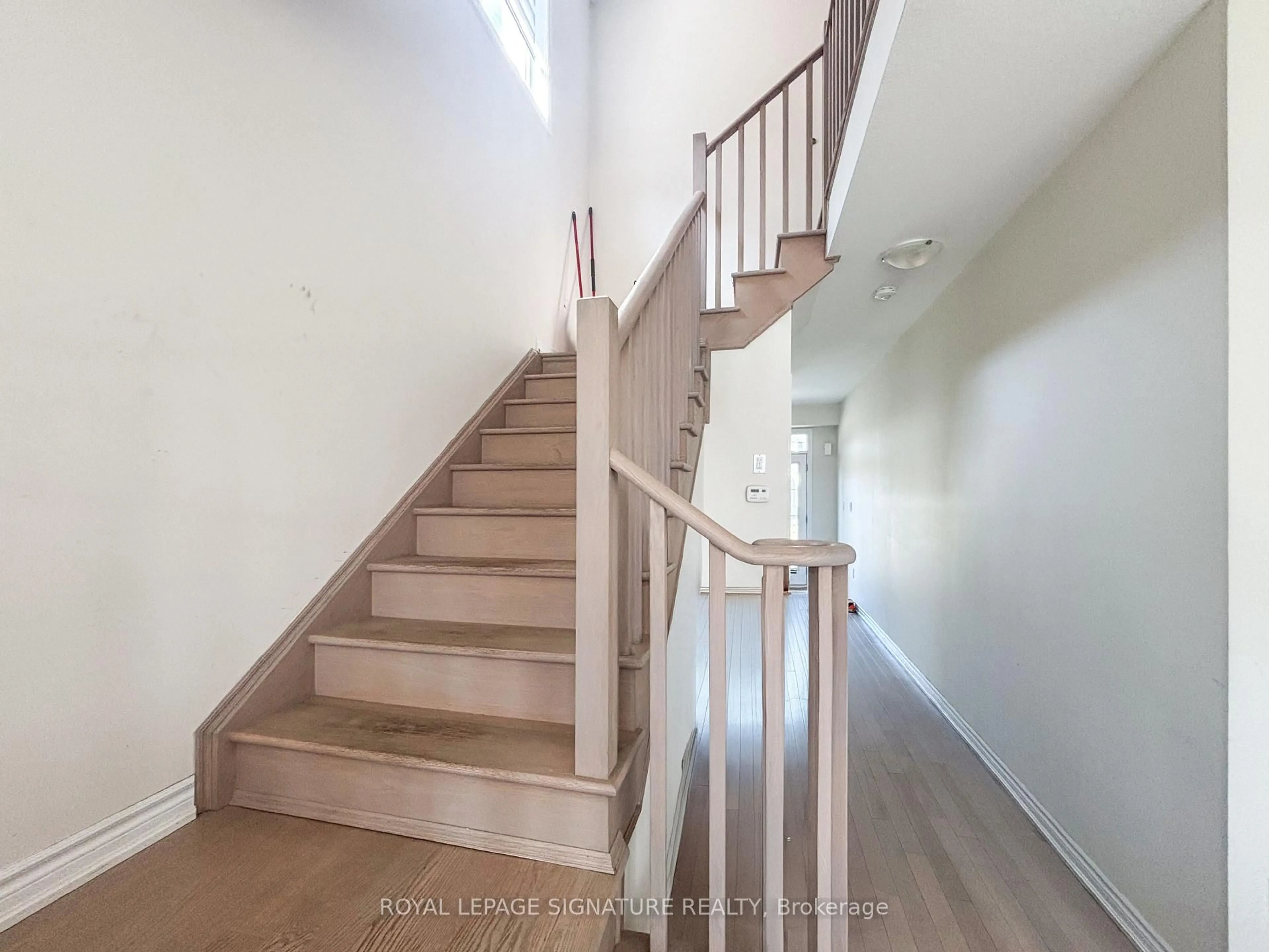 Stairs for 361 Vanilla Tr, Thorold Ontario L2V 0K8