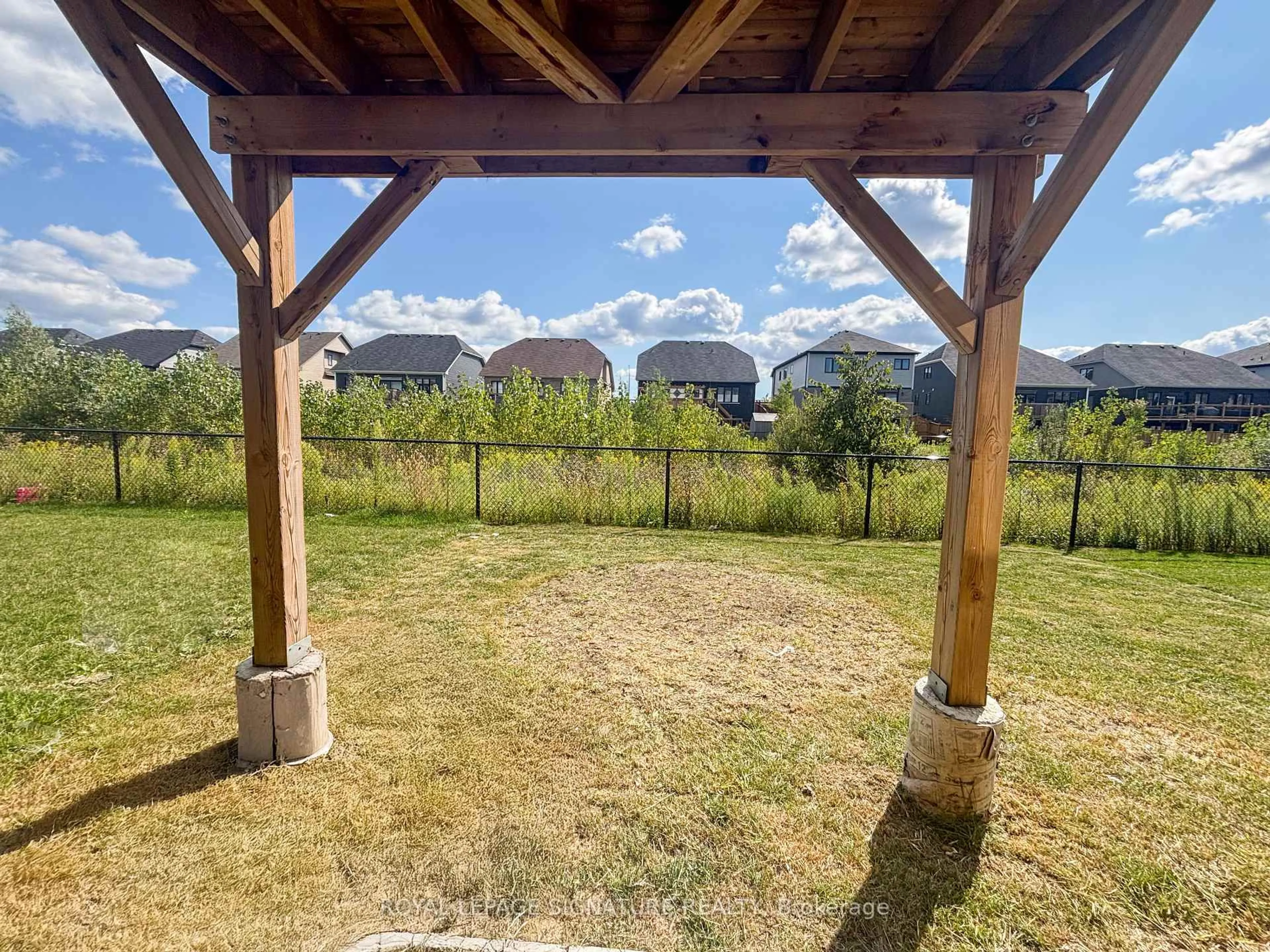 Patio, mountain view for 361 Vanilla Tr, Thorold Ontario L2V 0K8
