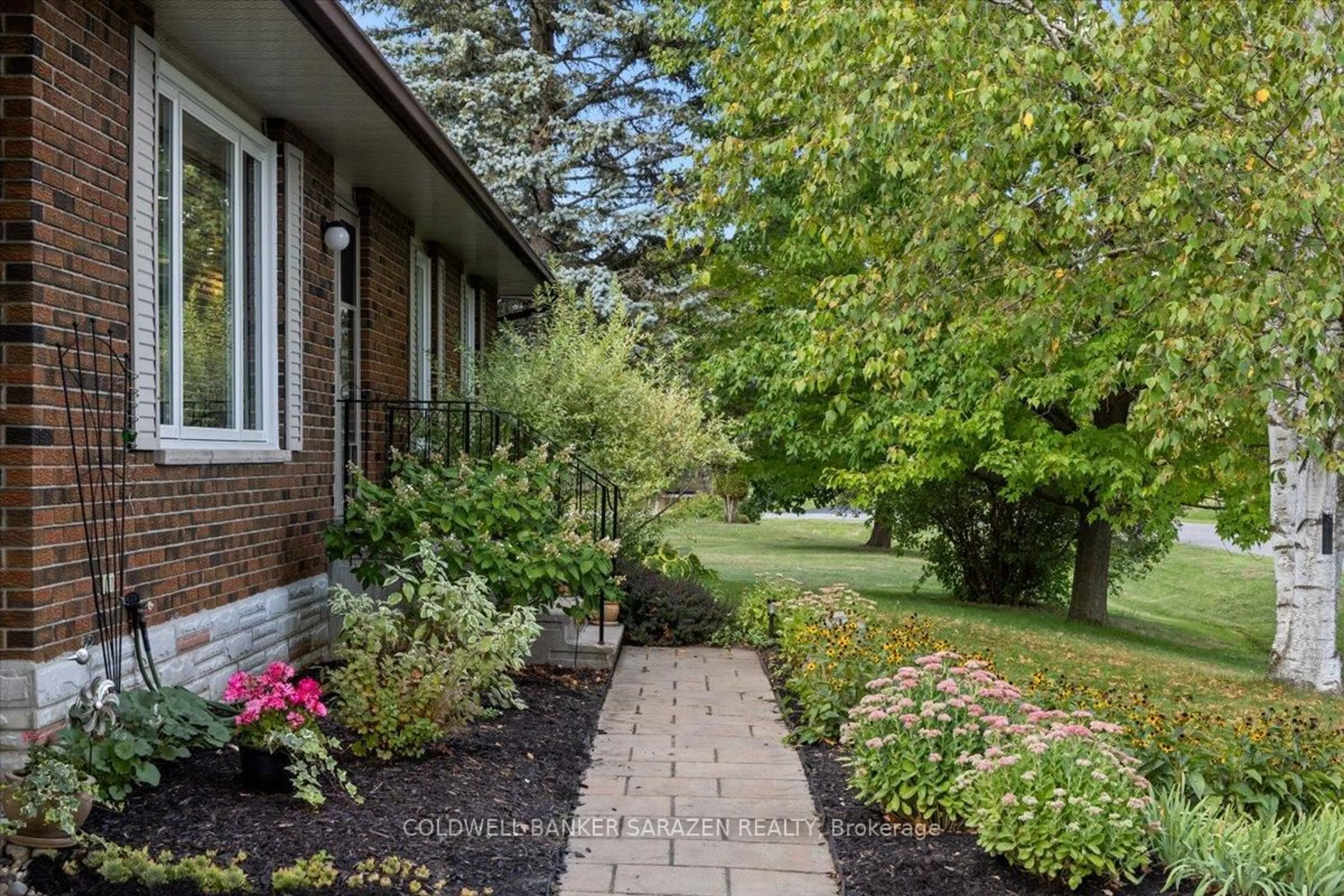 Patio, street for 2303 Edward Kidd Cres, North Gower Ontario K0A 2T0