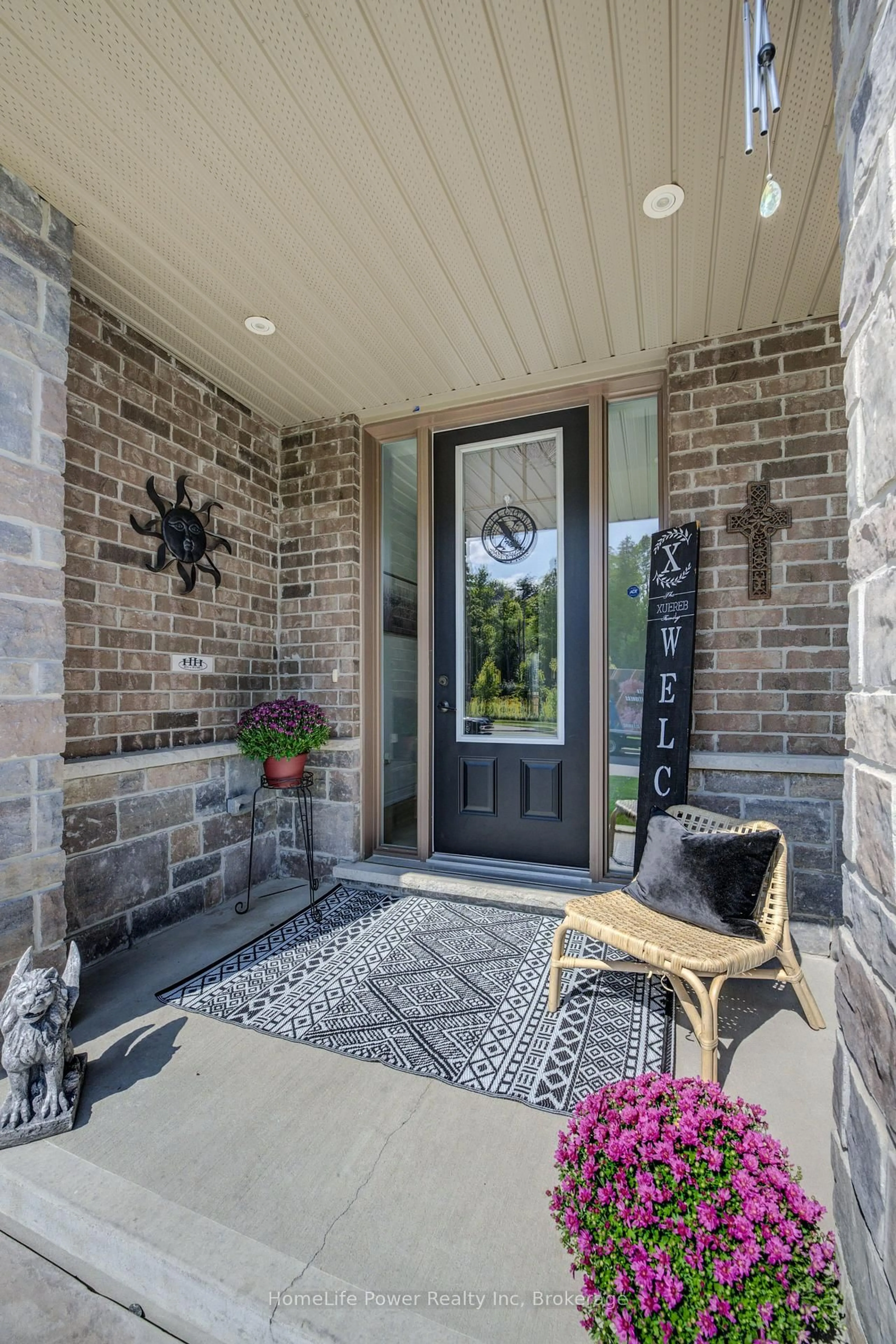 Indoor entryway for 113 Dallan Dr, Guelph Ontario N1L 0N3