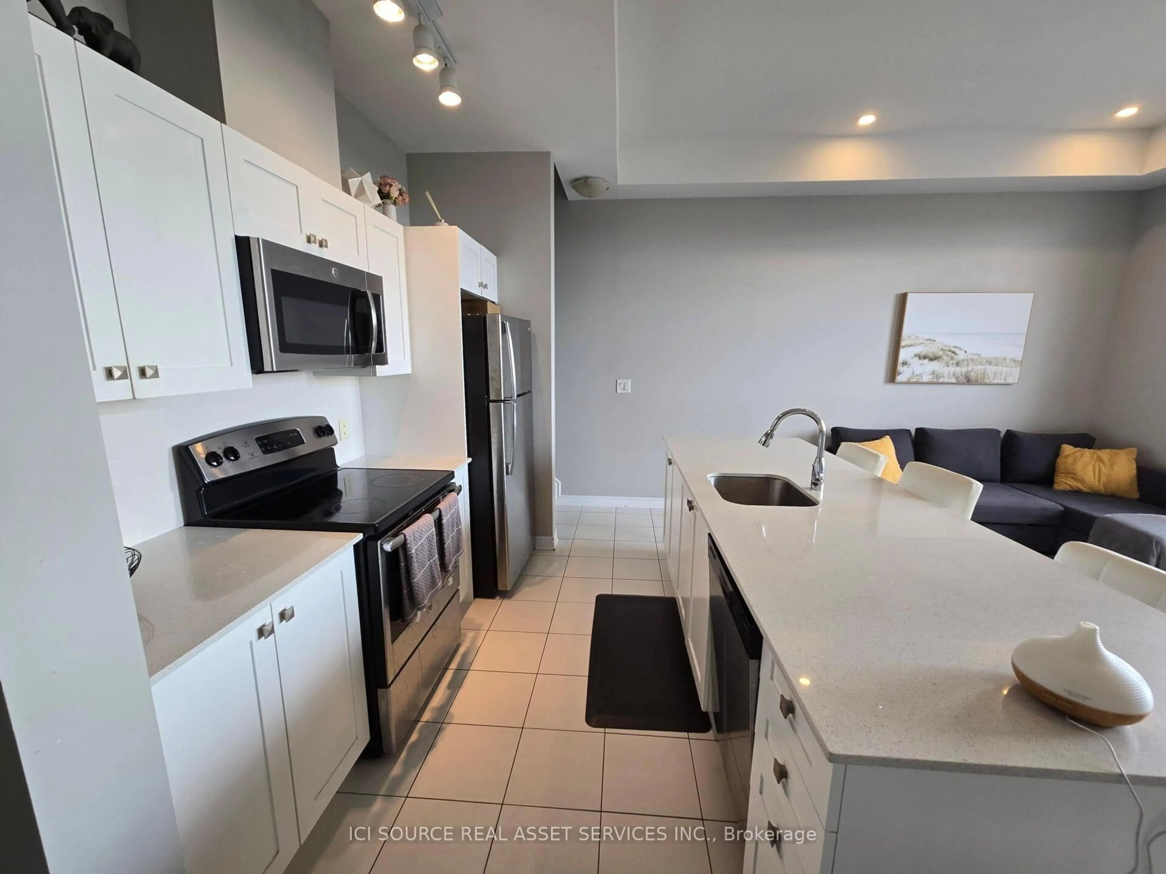 Open concept kitchen, ceramic/tile floor for 214 Terravita Private, Ottawa Ontario K1V 2R9