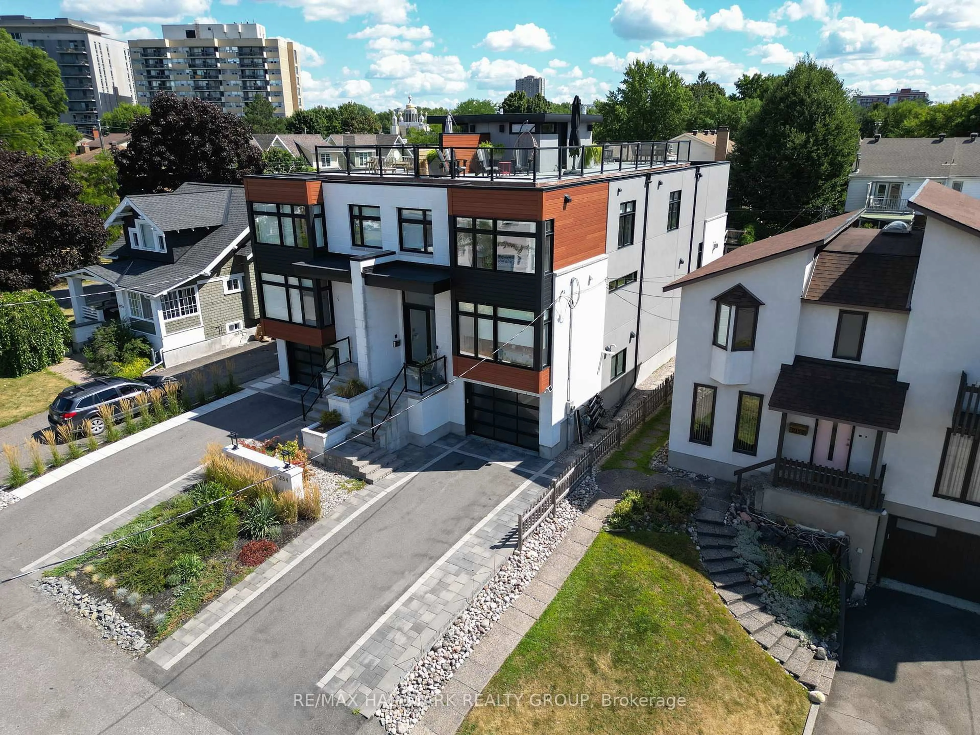 A pic from outside/outdoor area/front of a property/back of a property/a pic from drone, unknown for 2154 Rice Ave, Ottawa Ontario K2A 0C4