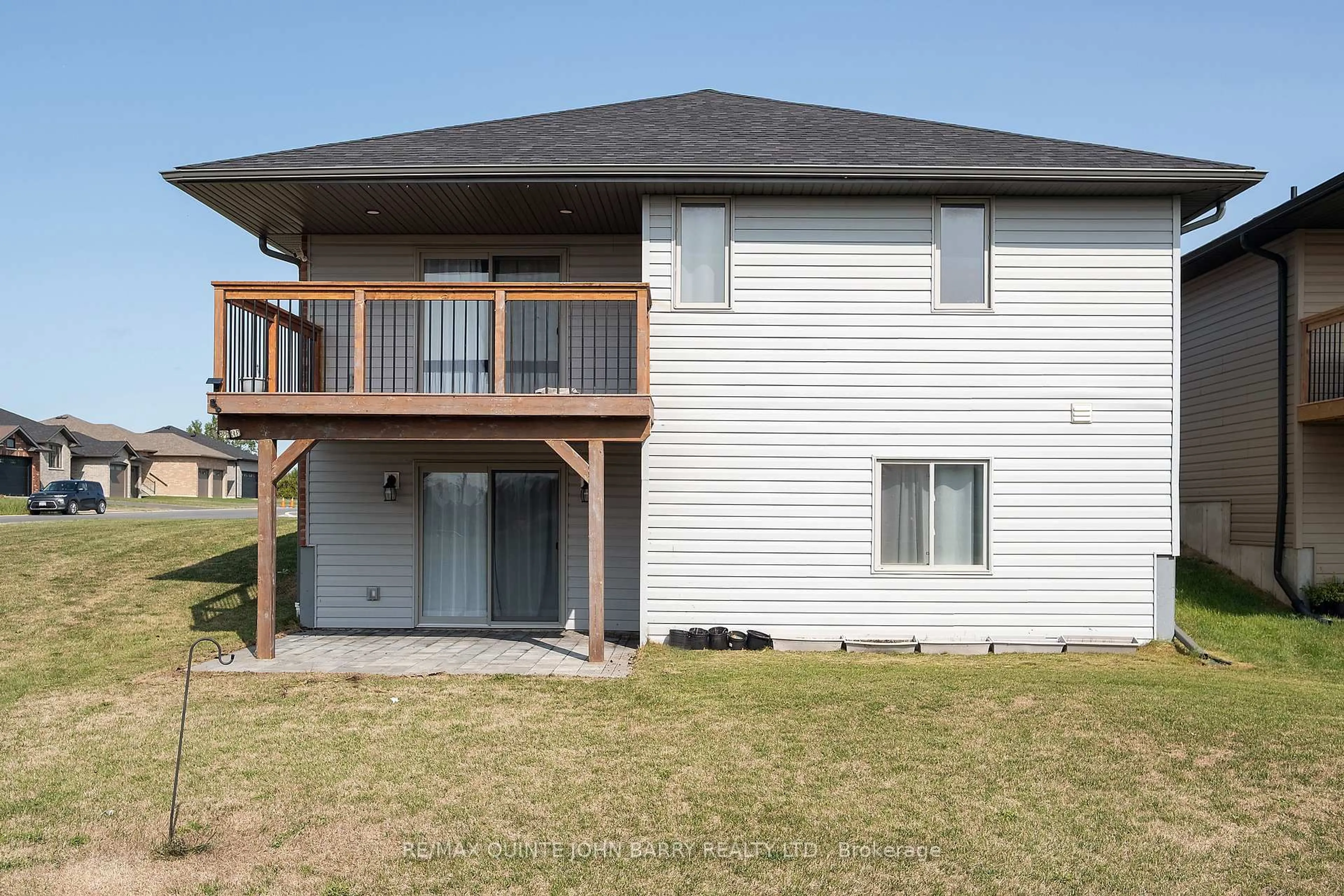 Home with vinyl exterior material, building for 43 Cedar Park Cres, Quinte West Ontario K8V 0J1