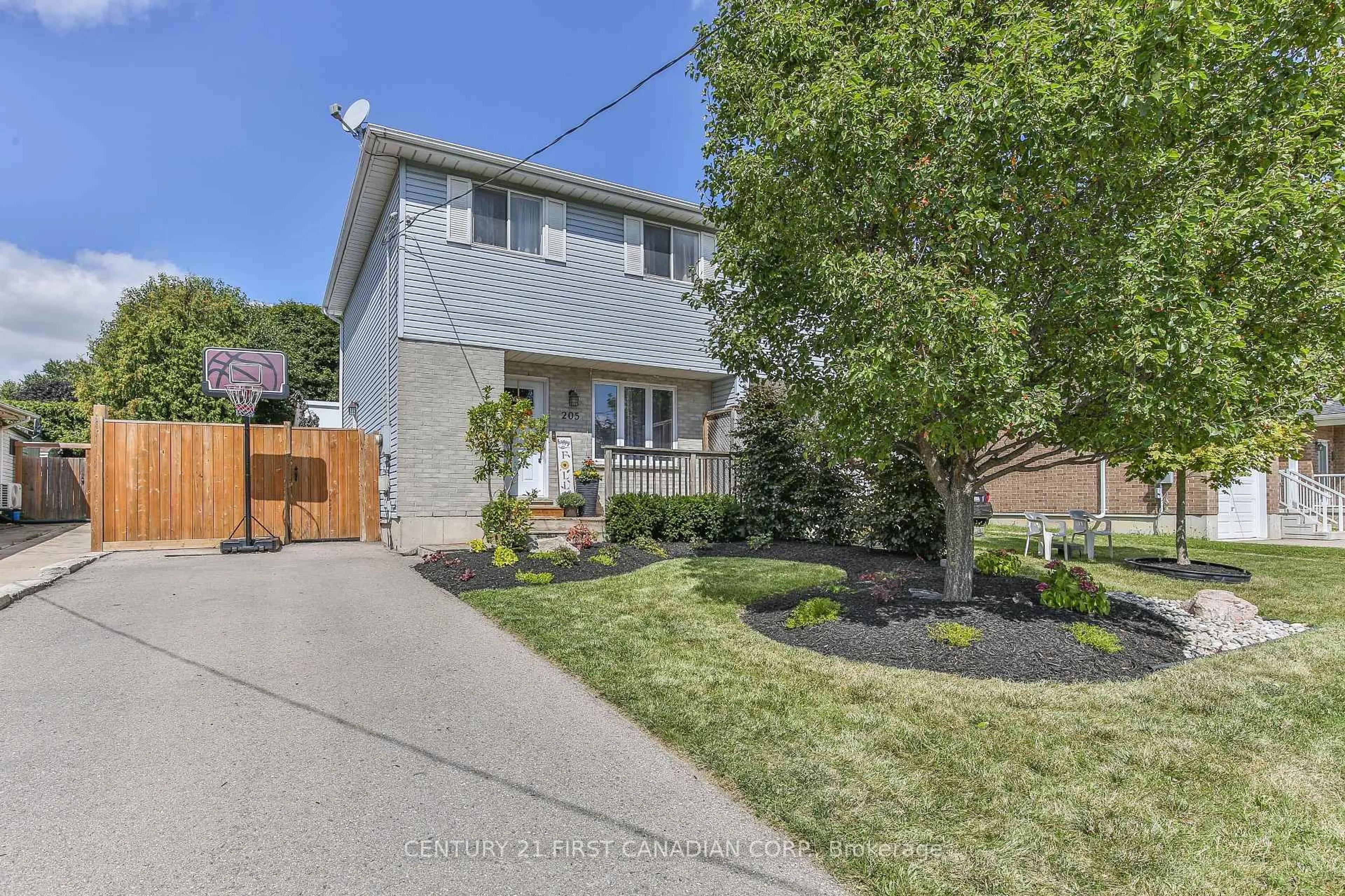 Unknown for 205 Carnegie St, Ingersoll Ontario N5C 1L1