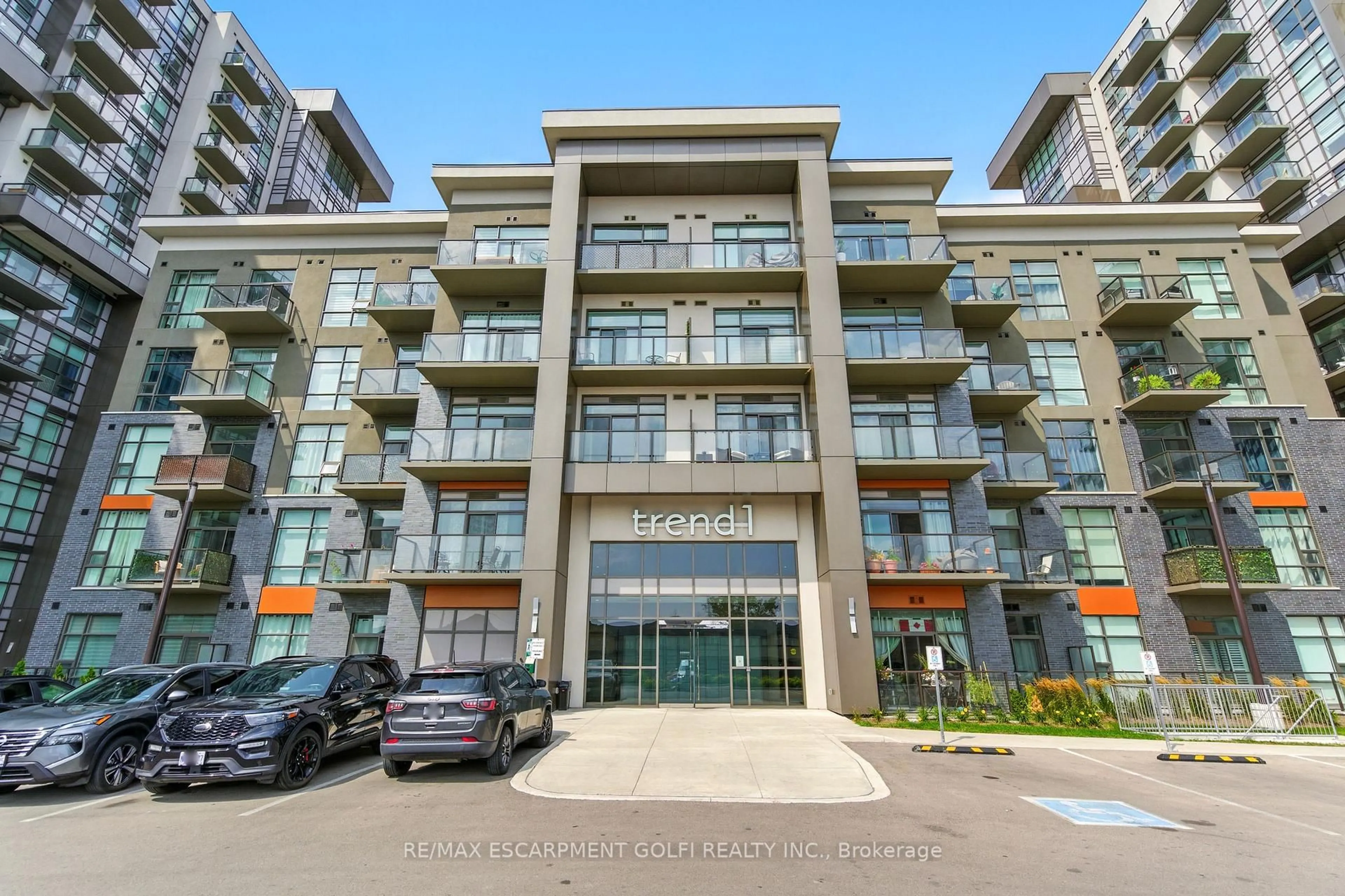 Indoor foyer for 450 Dundas St #902, Hamilton Ontario L8B 1Z2