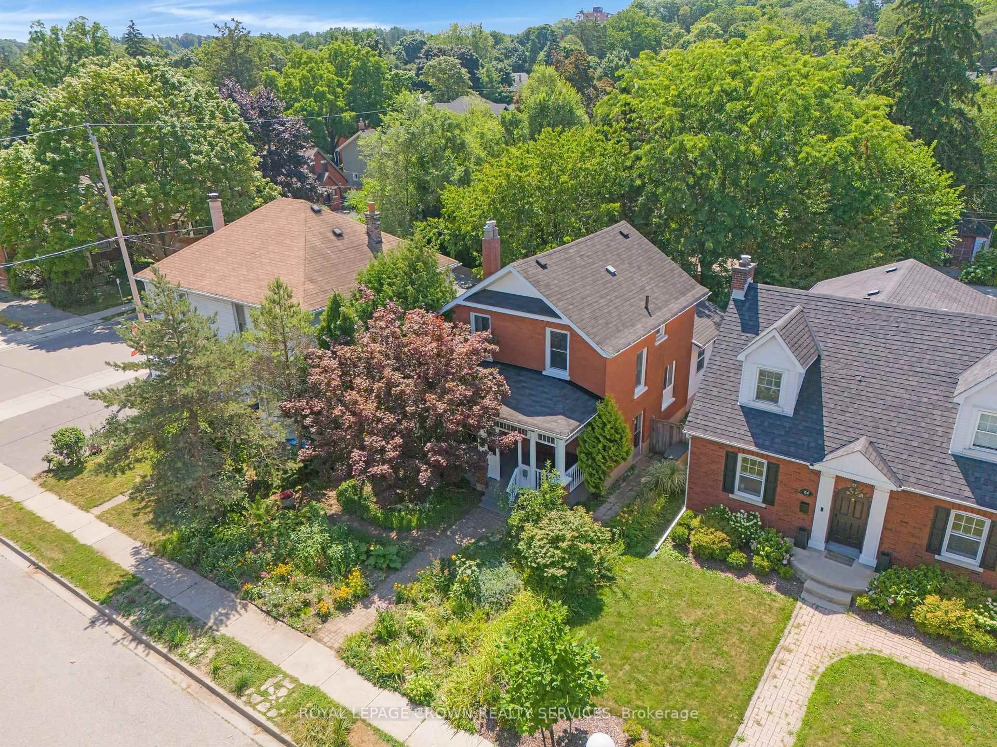 A pic from outside/outdoor area/front of a property/back of a property/a pic from drone, street for 66 Brant Rd, Cambridge Ontario N1S 2W6