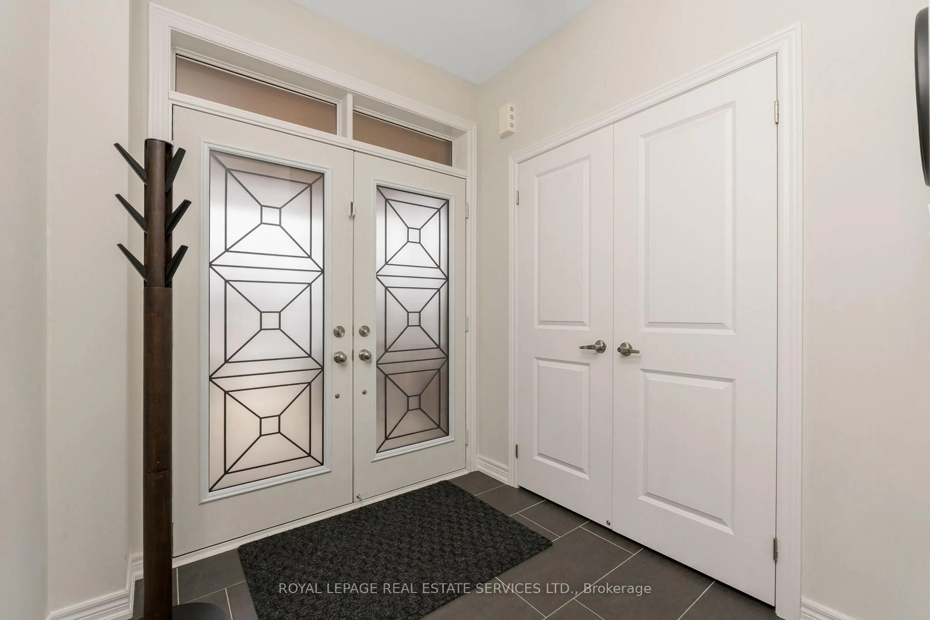 Indoor entryway for 160 Drexler Ave, Guelph/Eramosa Ontario N0B 2K0