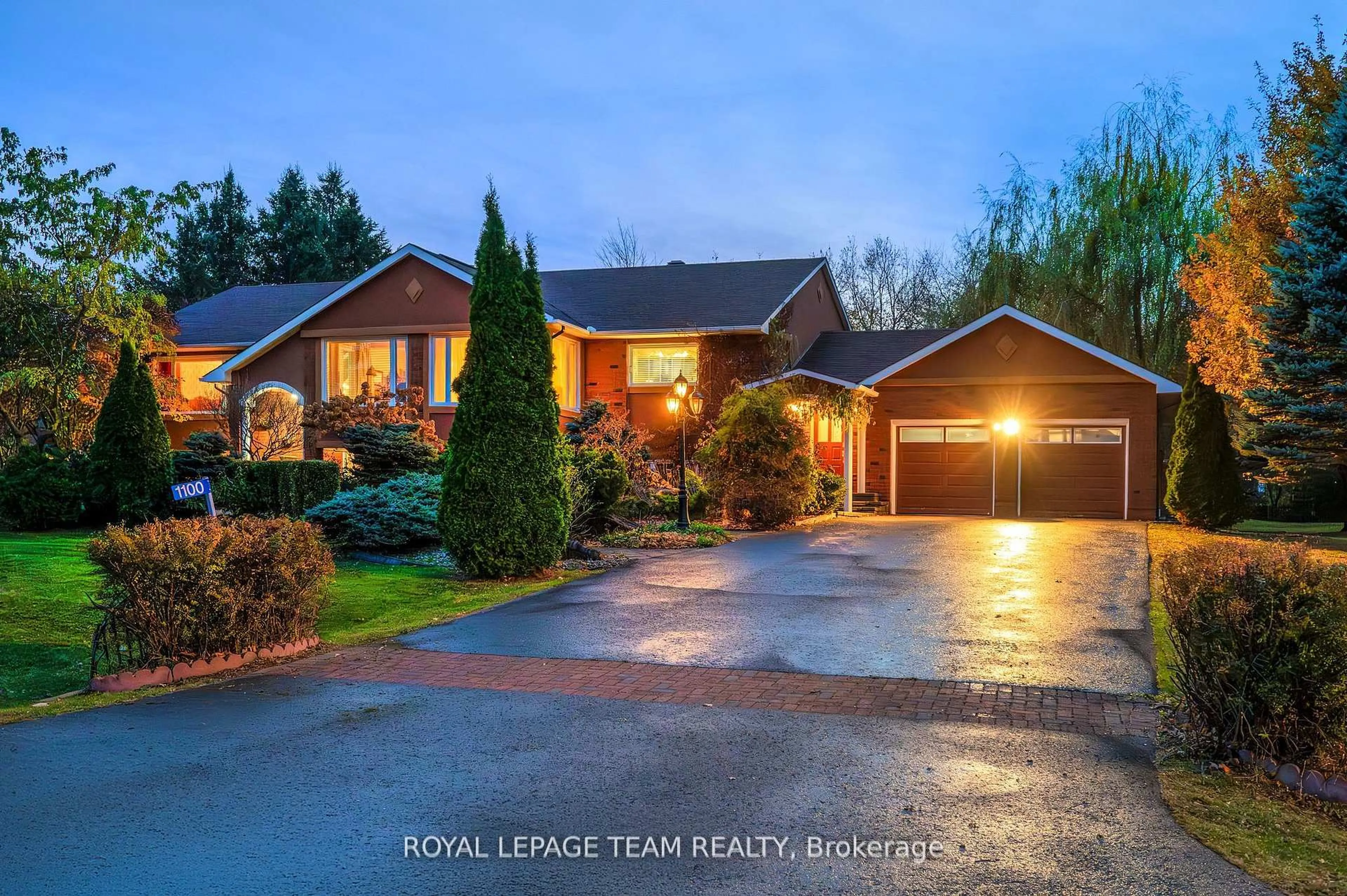 A pic from outside/outdoor area/front of a property/back of a property/a pic from drone, water/lake/river/ocean view for 1100 Moffatt Dr, Cumberland Ontario K4C 1B7