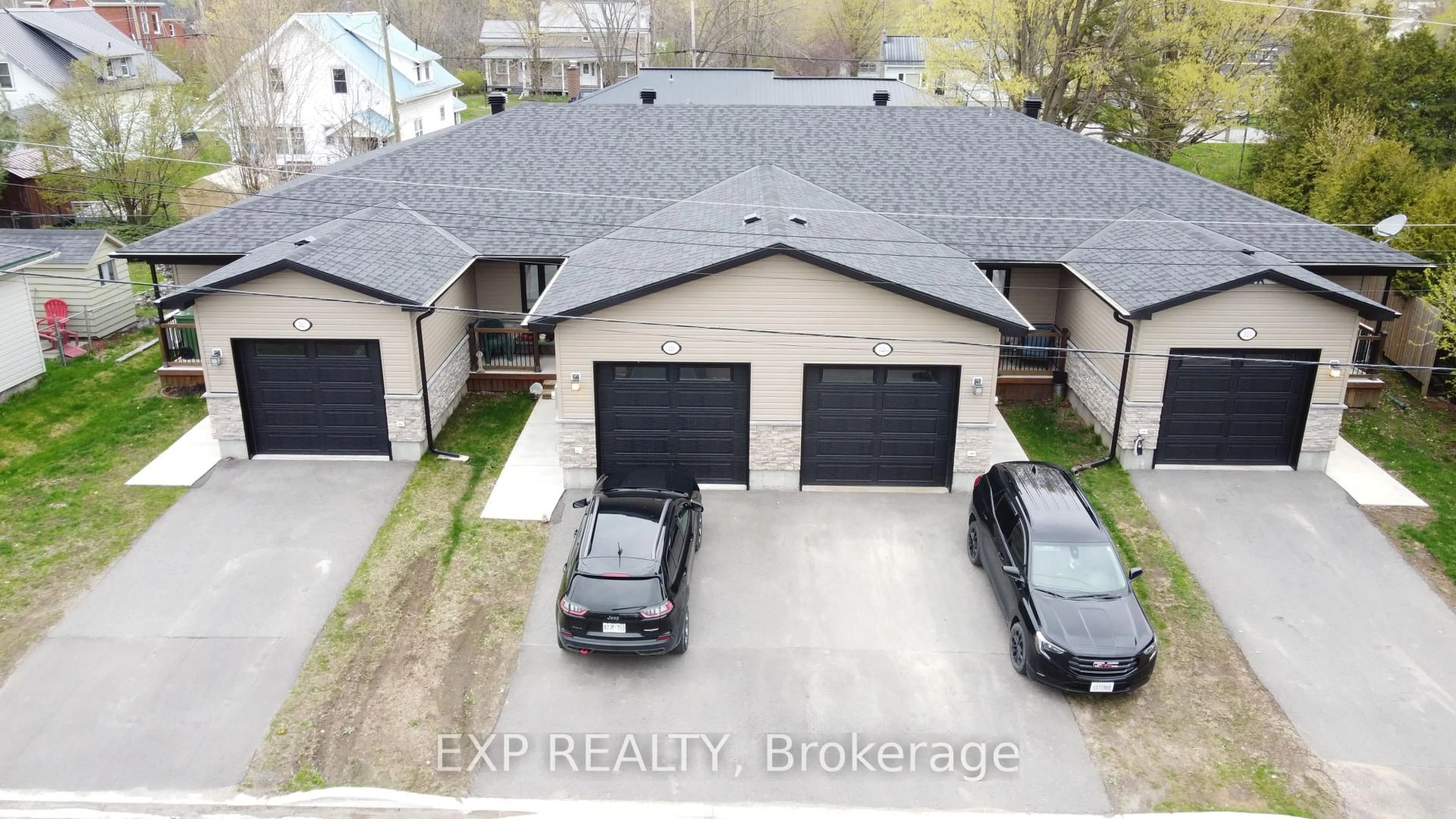 A pic from outside/outdoor area/front of a property/back of a property/a pic from drone, building for 32 David St, Edwardsburgh/Cardinal Ontario K0E 1X0