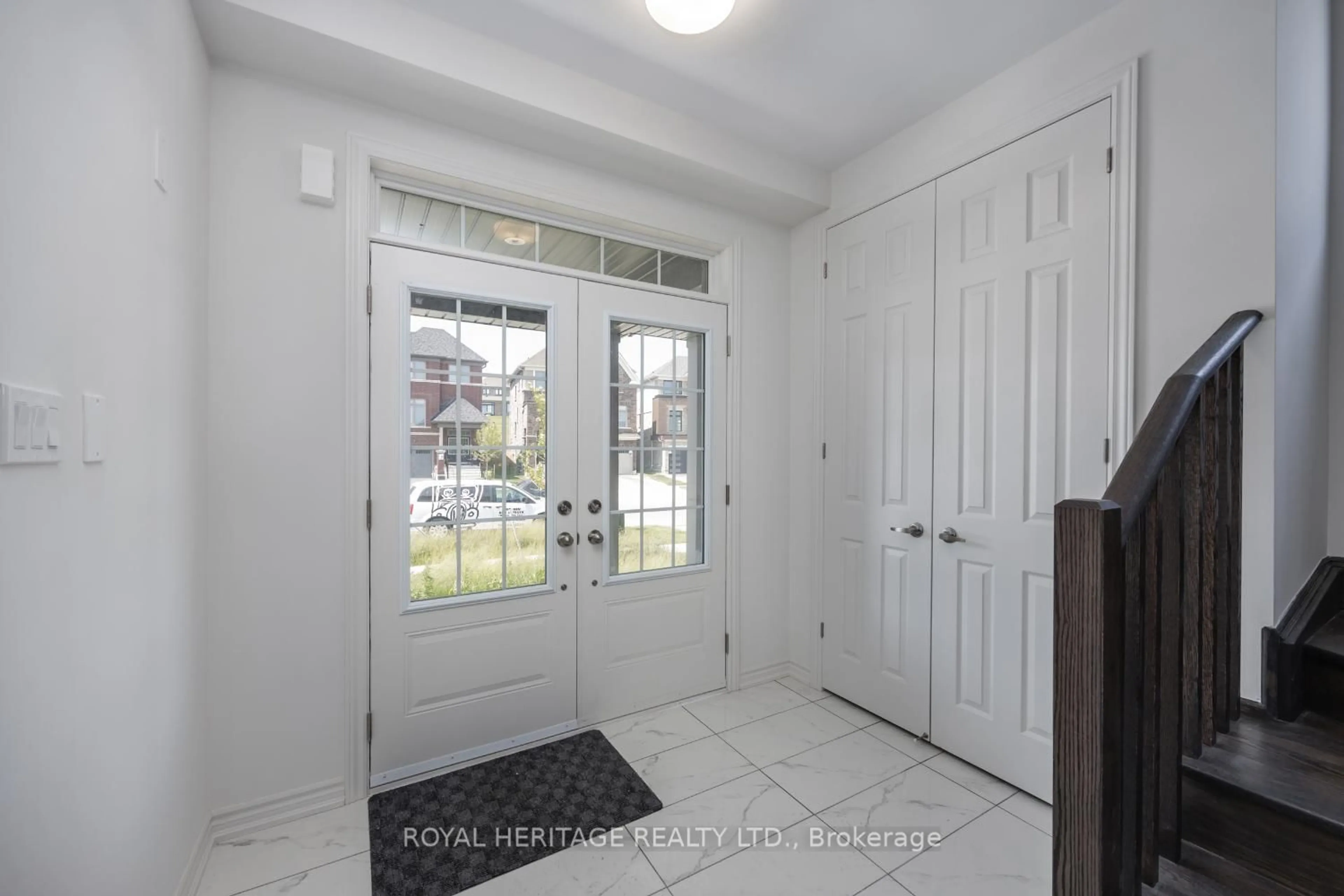 Indoor entryway for 1010 Trailsview Ave, Cobourg Ontario K9A 4J6